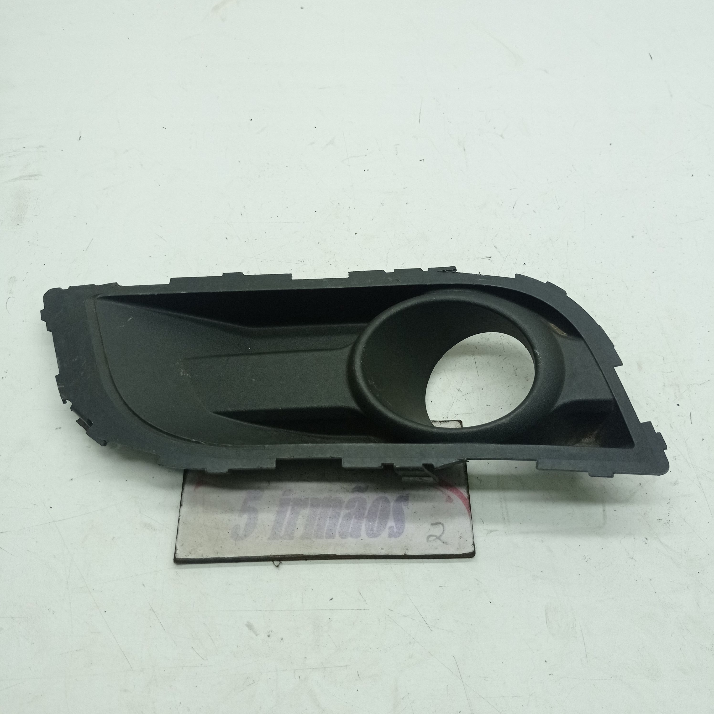 Acabamento Esquerdo Farol Milha Gm Trailblazer 3.6 V6 2014