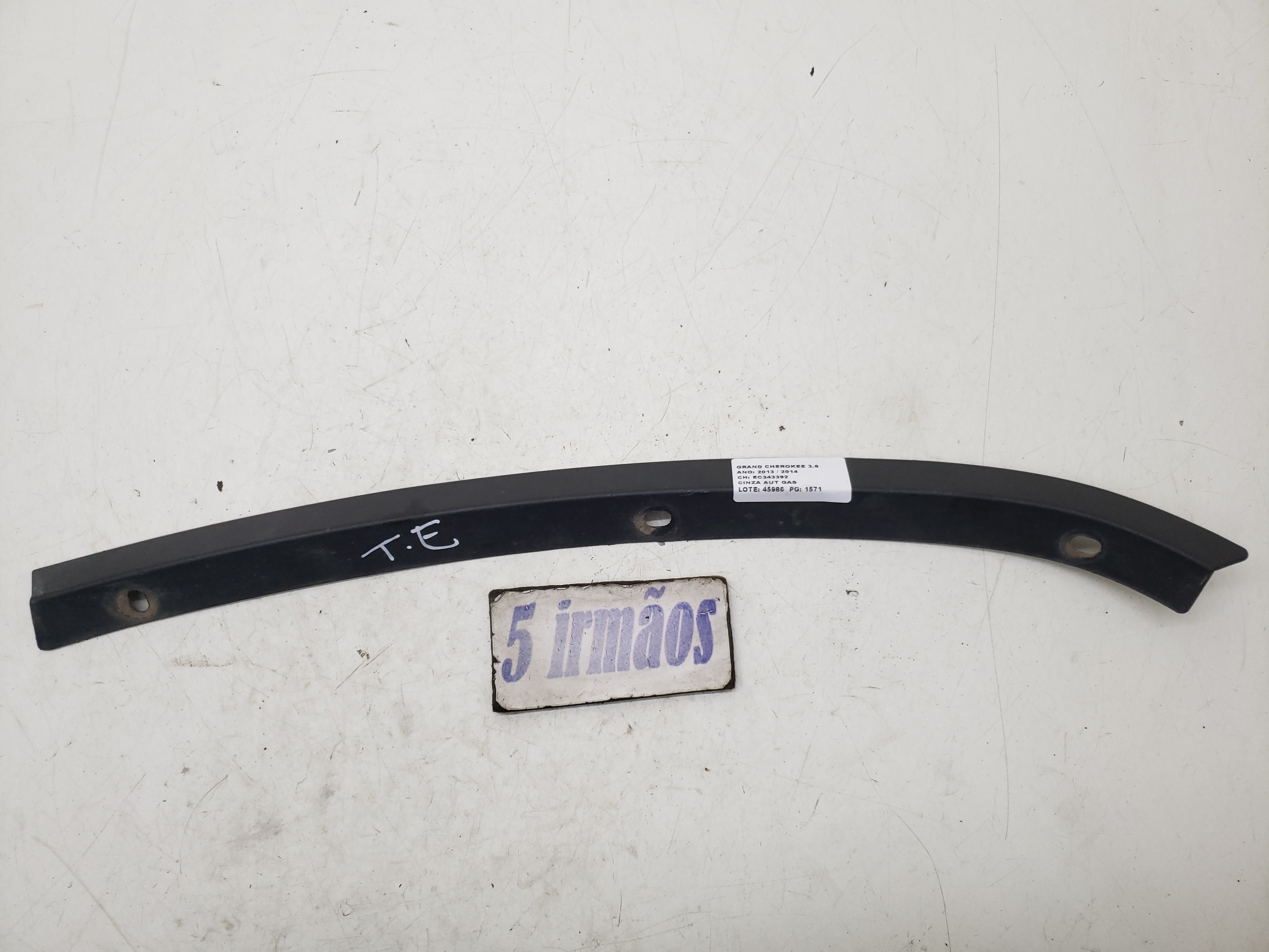 Acabamento Paralama Traseiro Esquerdo Cherokee 3.6 V6 2013