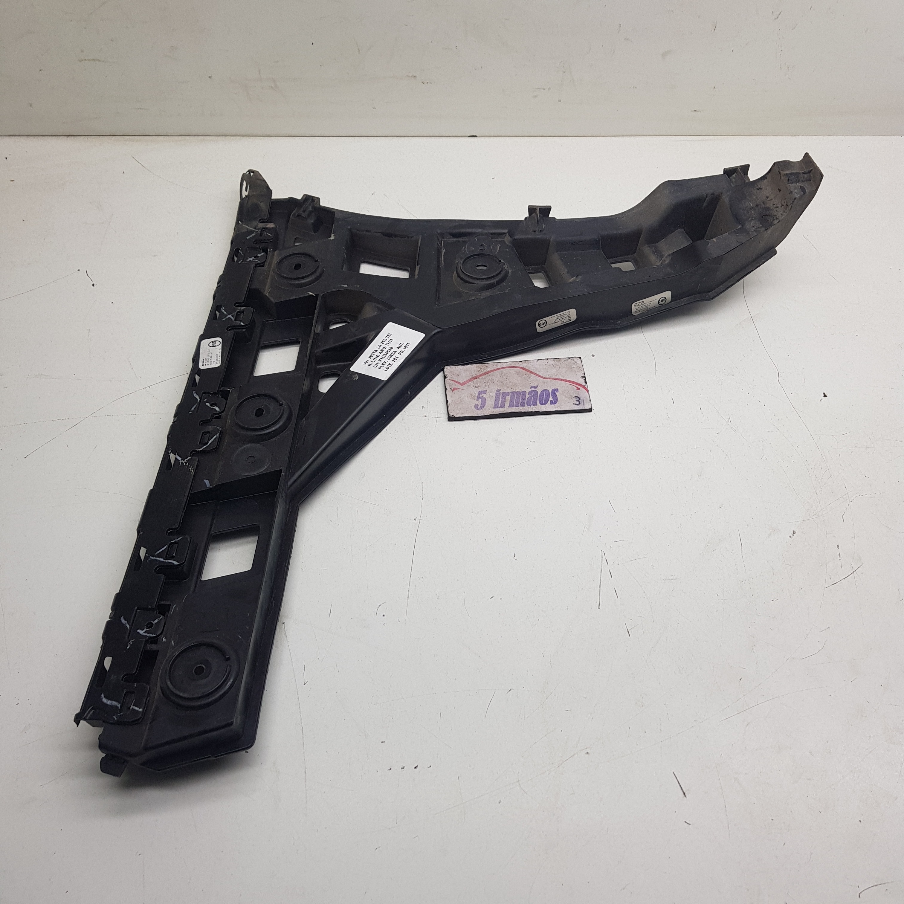 Guia Esquerda Parachoque Traseiro Vw Jetta Tsi 1.4 2019