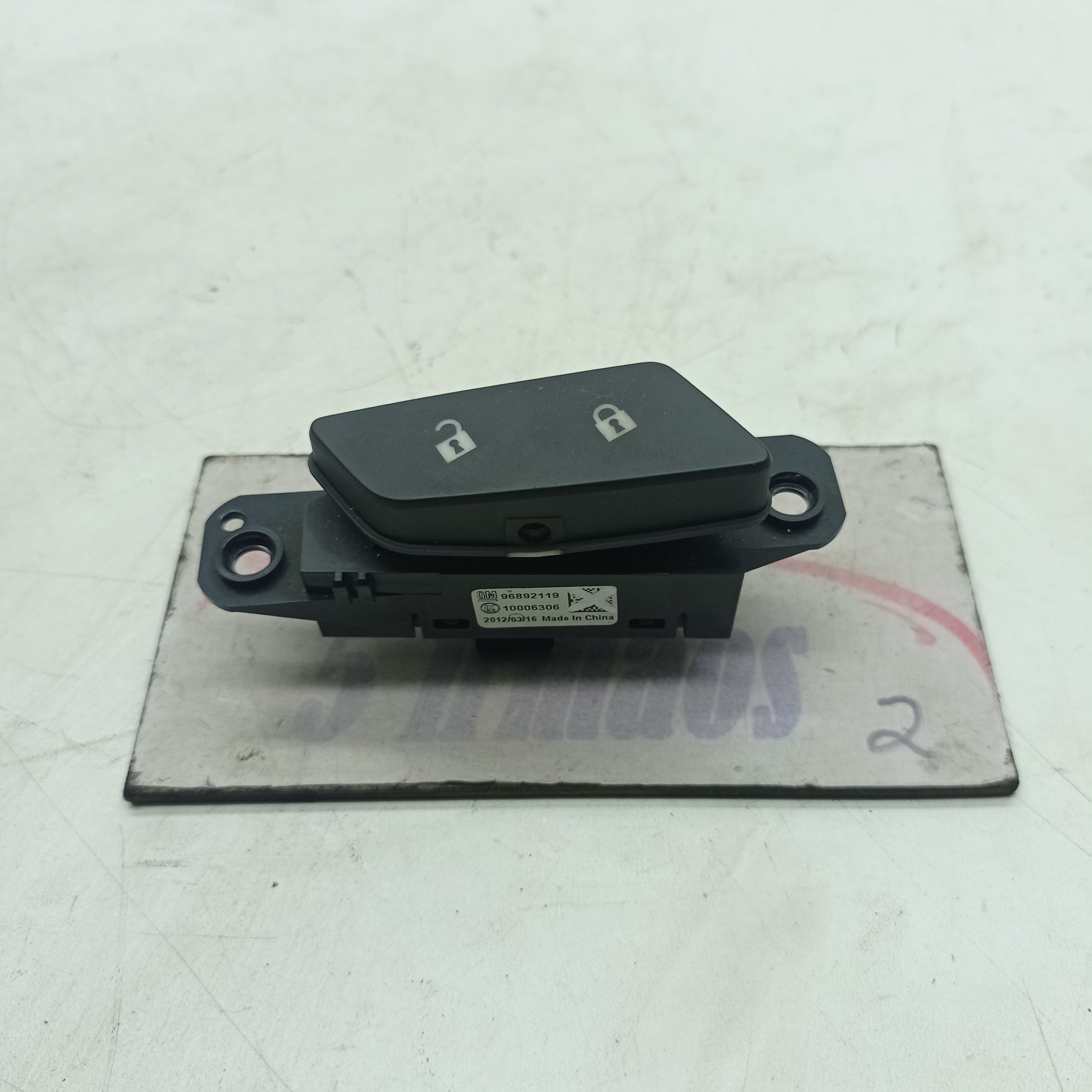 Botão Trava / Destrava Porta Gm Sonic 1.6 2013 N96892119