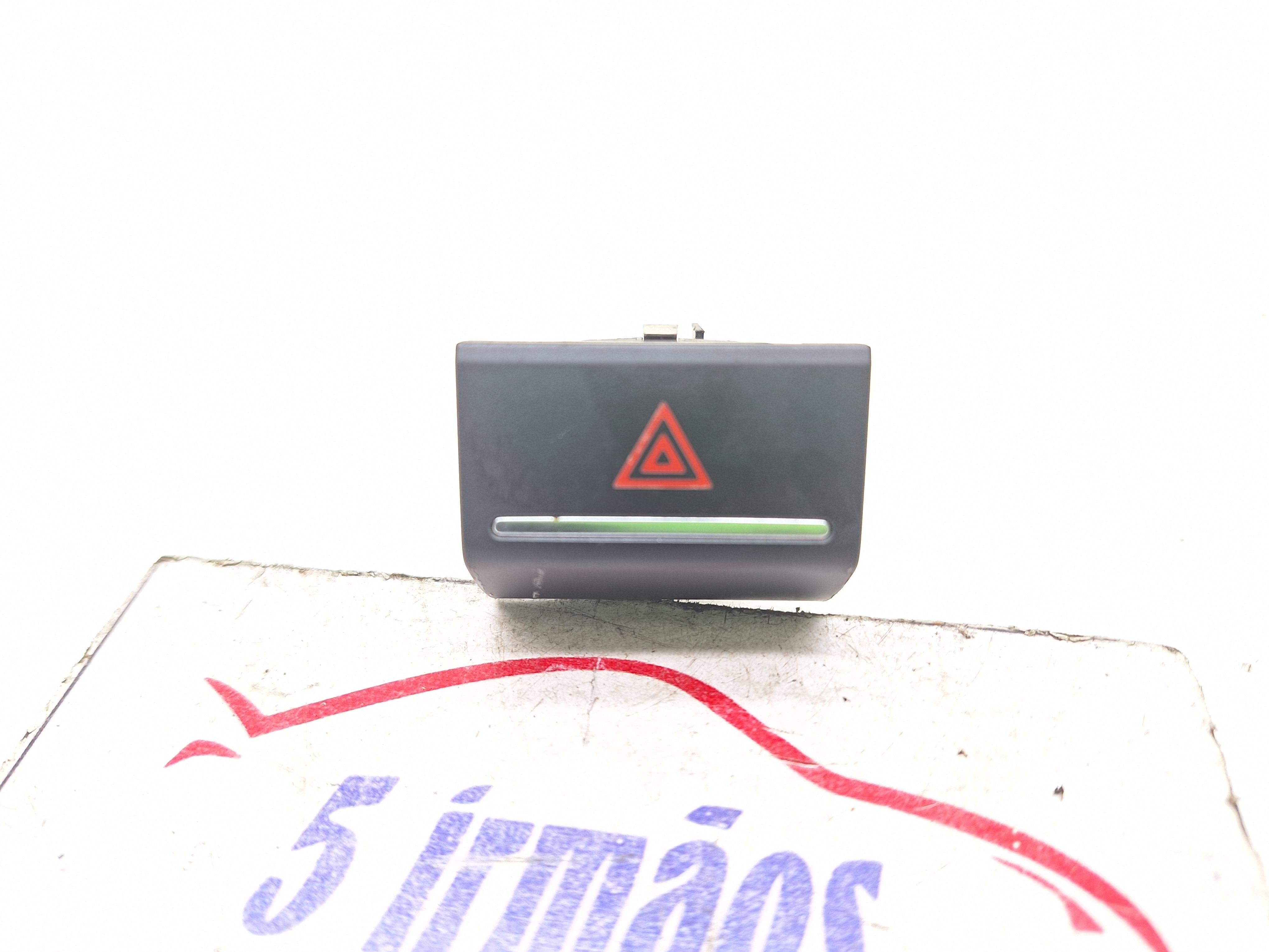 Botão Pisca Alerta Fusca Tsi 2.0 2013 2014 5c5953509b Preto