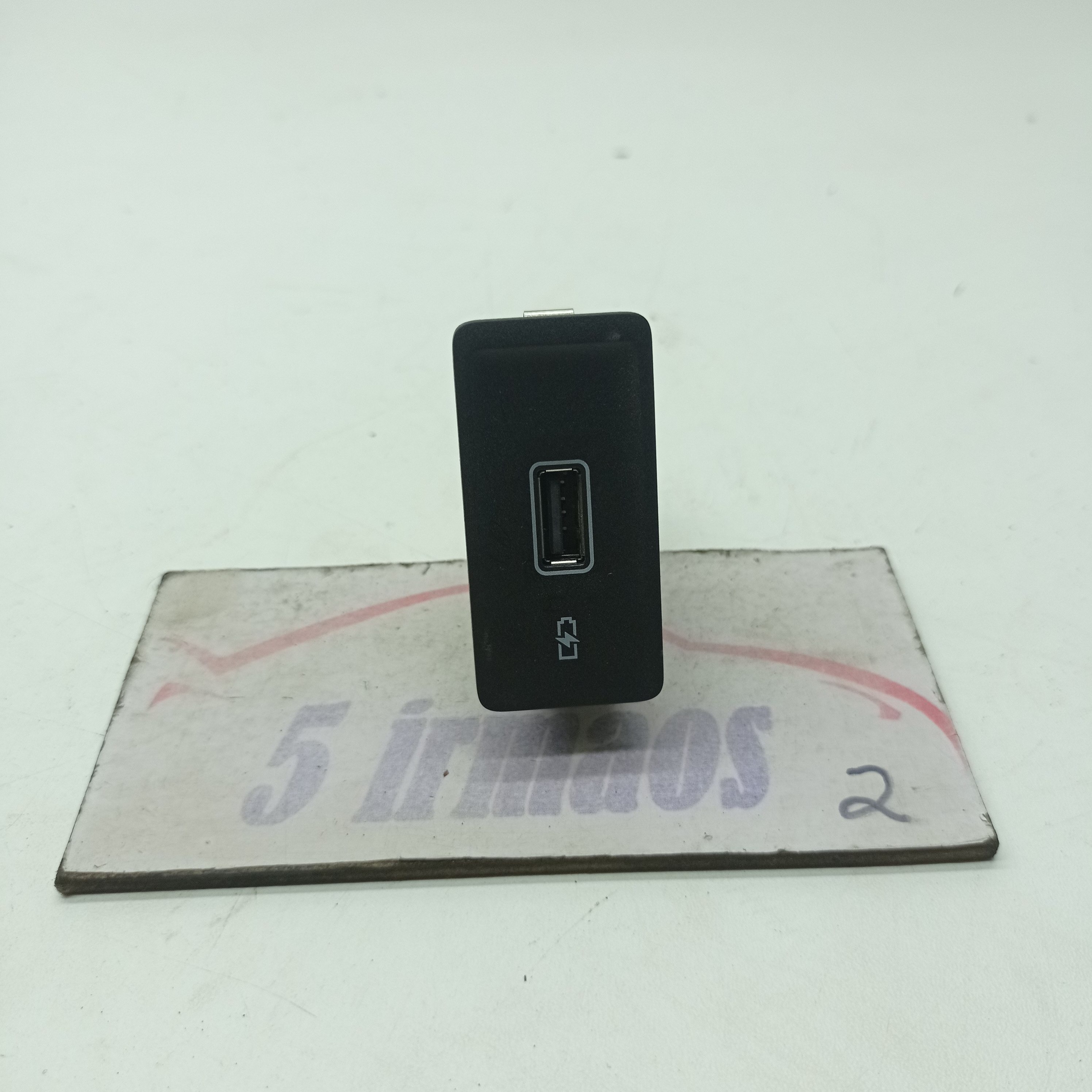 Entrada Usb Console Central Vw Jetta Gli 2.0 2019 / 2020