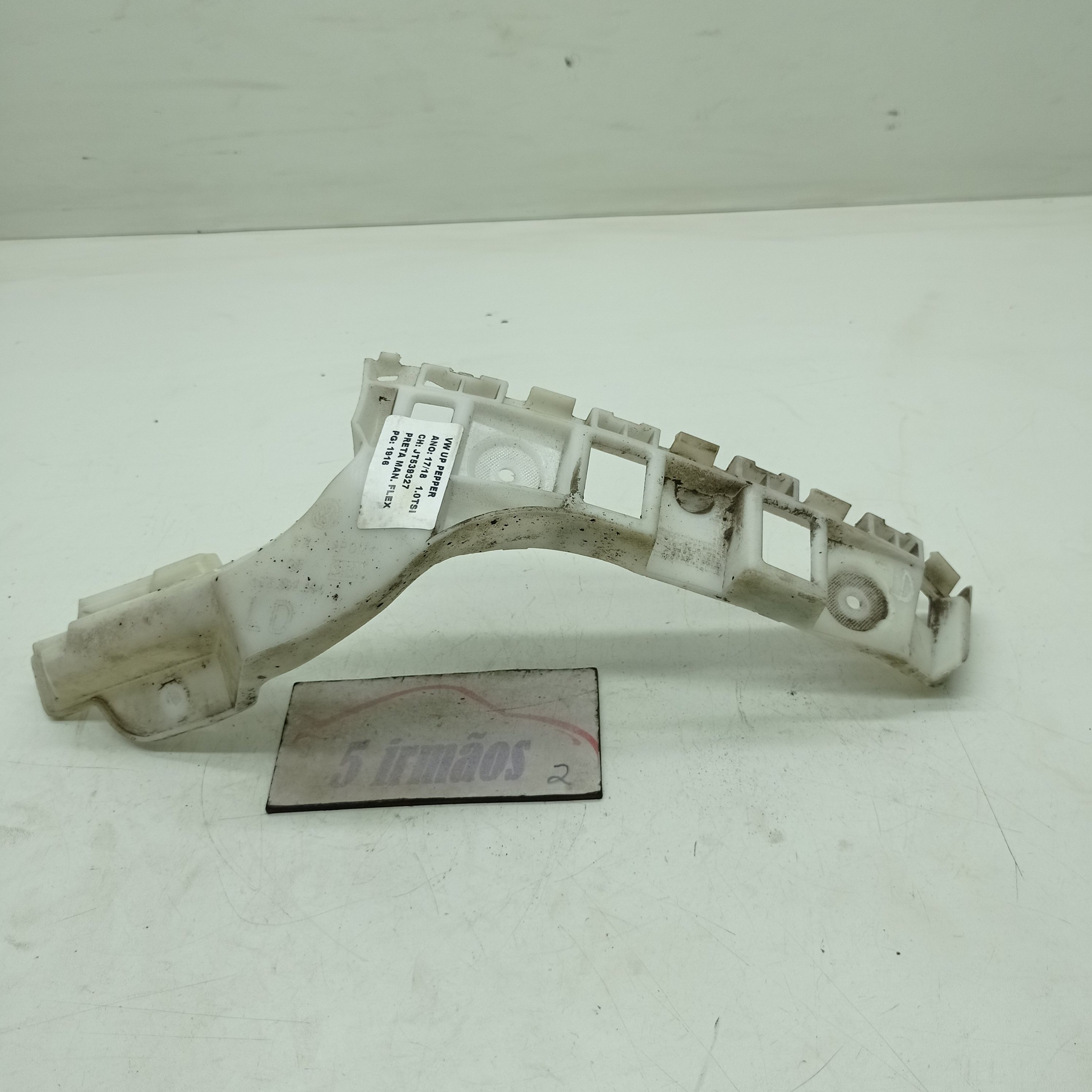 Guia Direita Parachoque Traseiro Vw Up Tsi 1.0 2017 / 2018