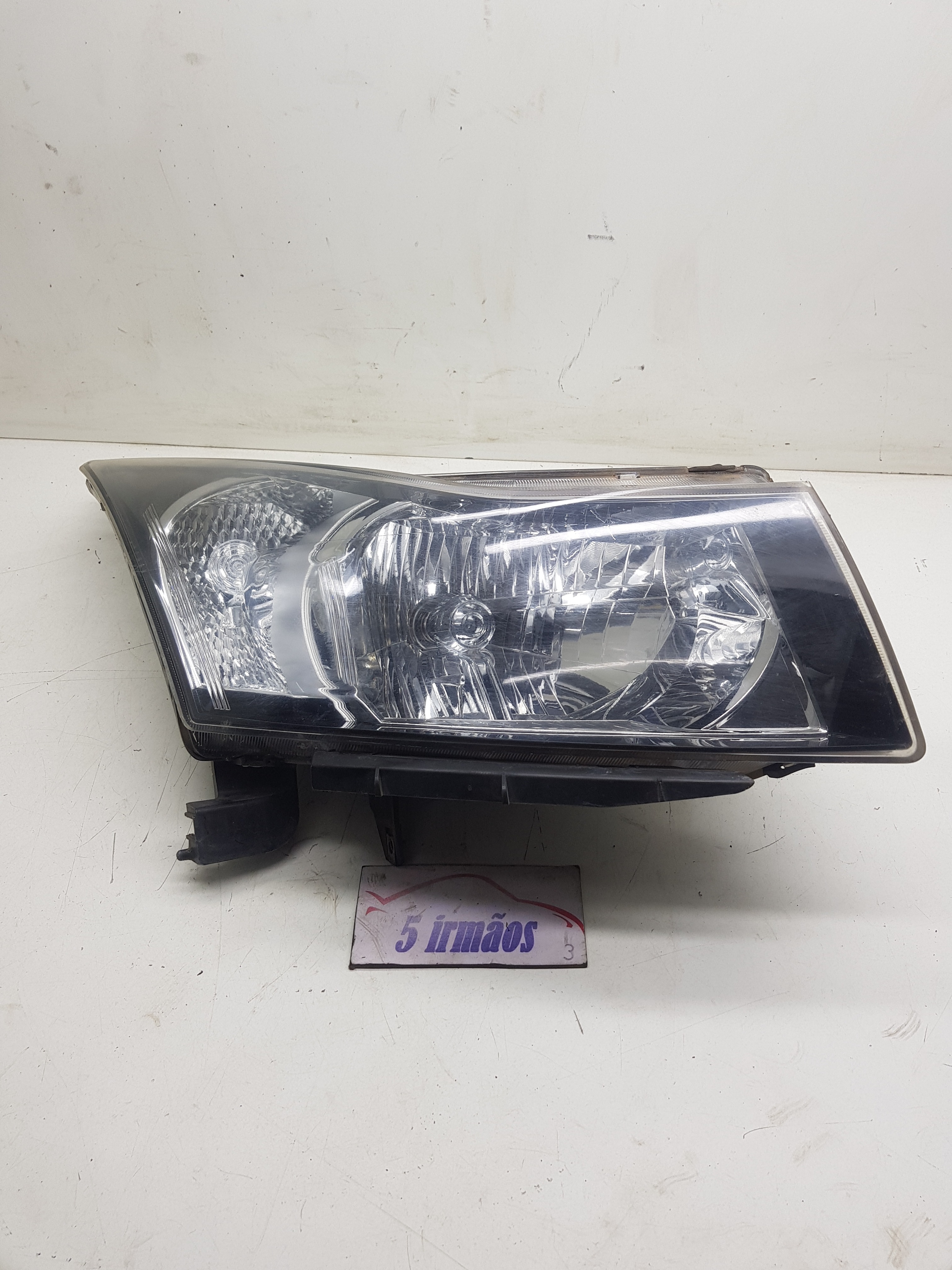 Farol Direito Chevrolet Cruze 1.8 2012 / 2013 / 2014