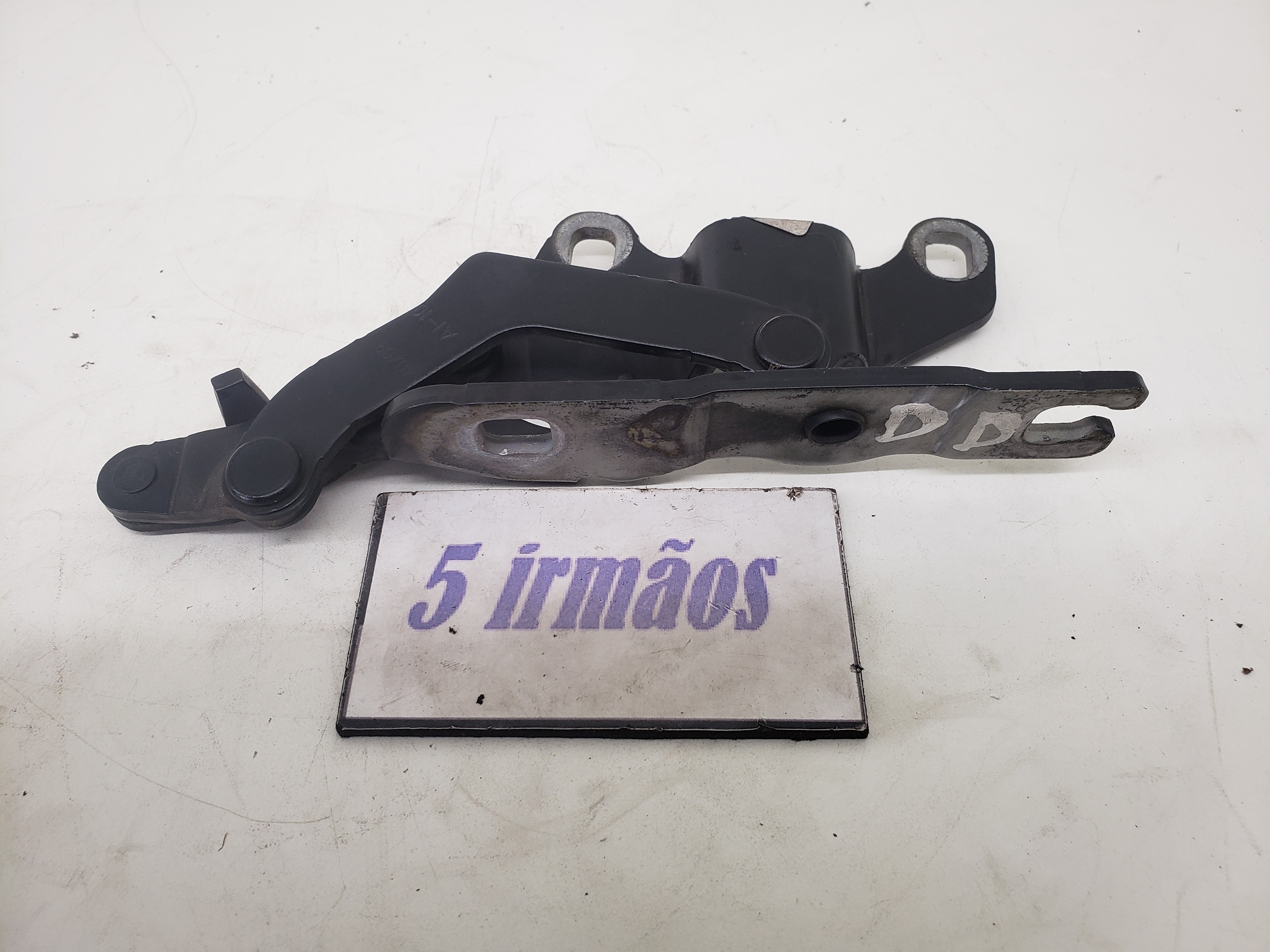 Dobradiça Braço Direito Capô Bmw 118i 2.0 Asp 2009 / 2010