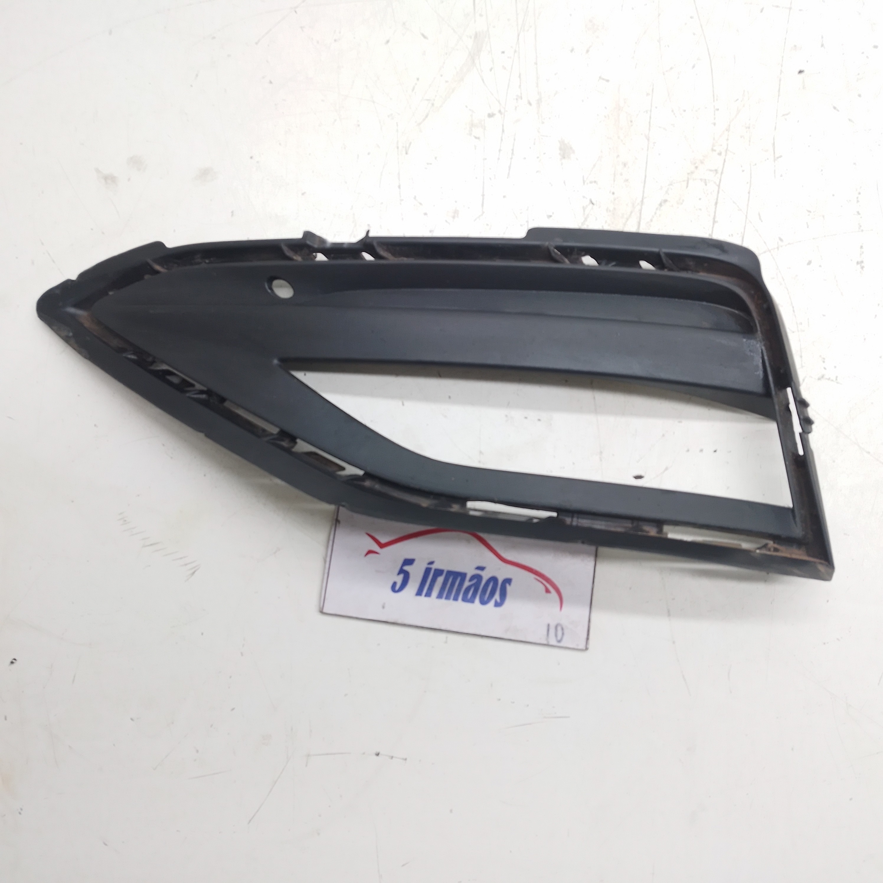 Grade Esquerda Farol Milha Vw Jetta Tsi 1.4 2019   Preto Esquerdo