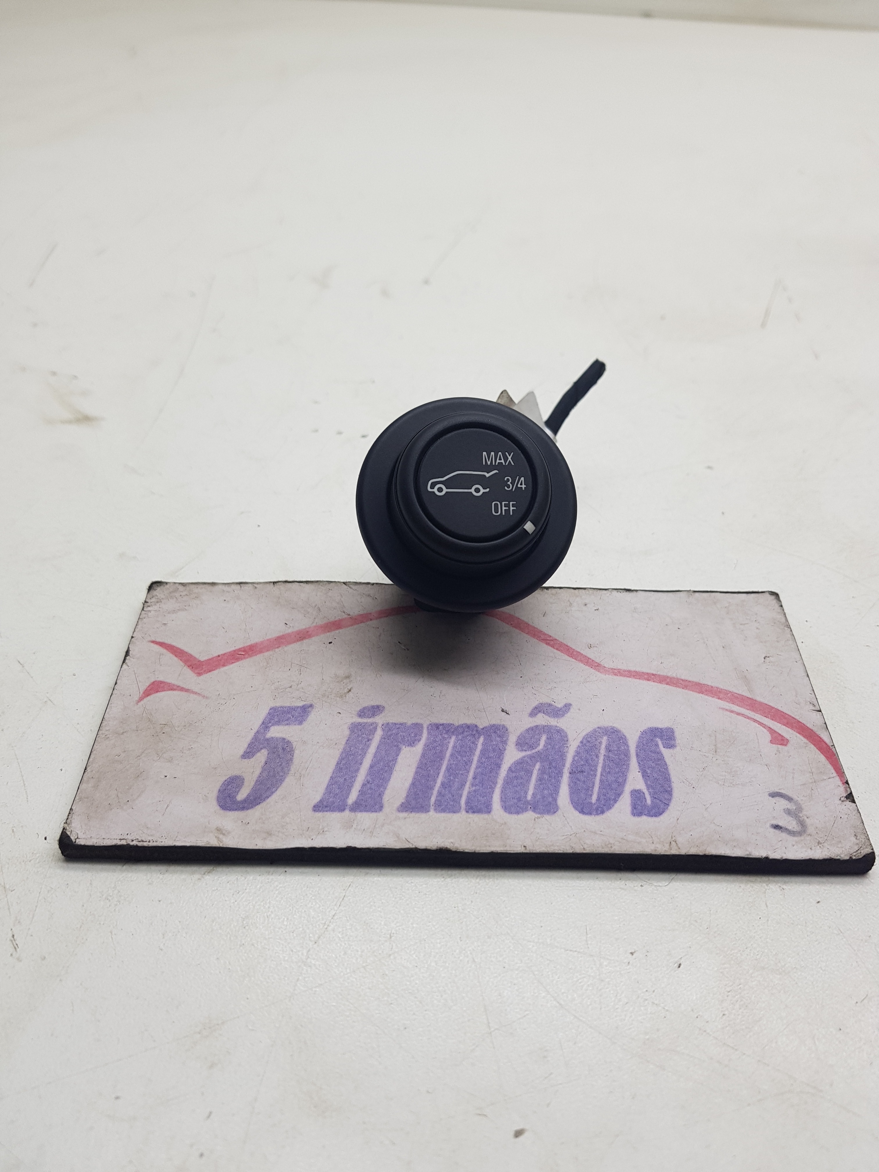 Botão Ajuste Tampa Traseira Gm Equinox 2.0 2019 Nº23161707