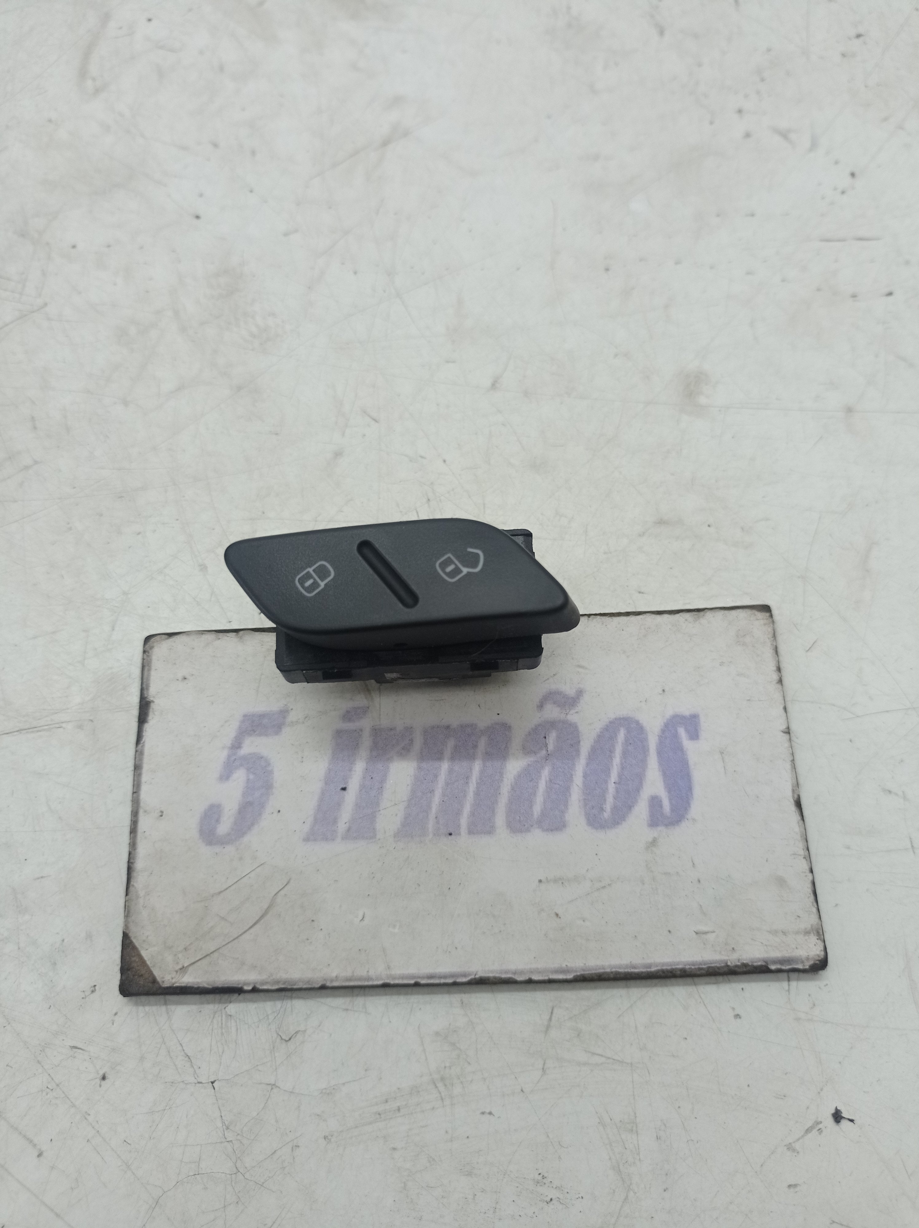 Botão Trava Porta Dianteira Esquerda Jetta Tsi 2.0 2014 2015