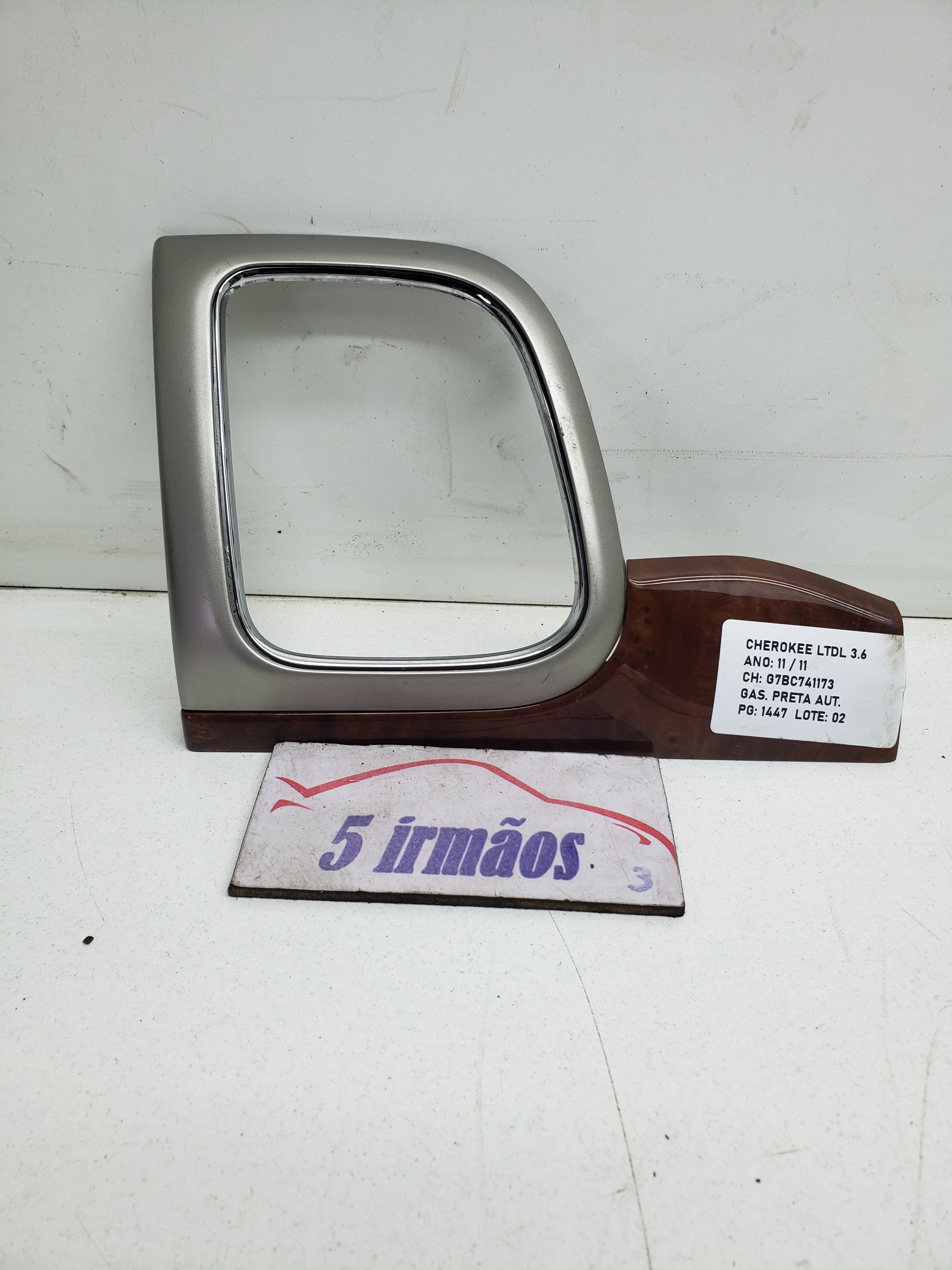 Acabamento Esquerdo Painel Jeep Cherokee 3.6 2011 / 2012