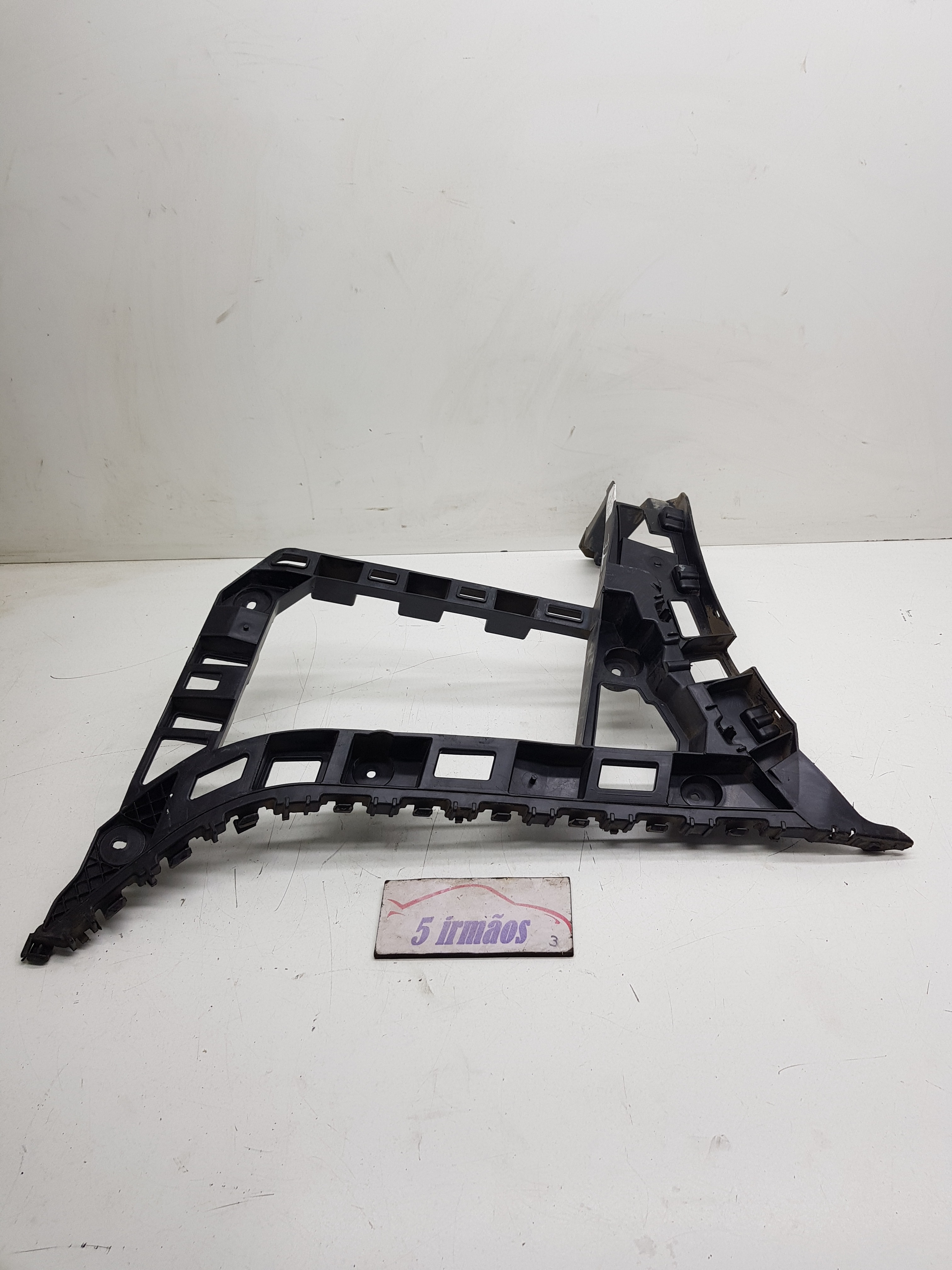 Guia Esquerda Parachoque Traseiro Vw Jetta Tsi 2.0 2012
