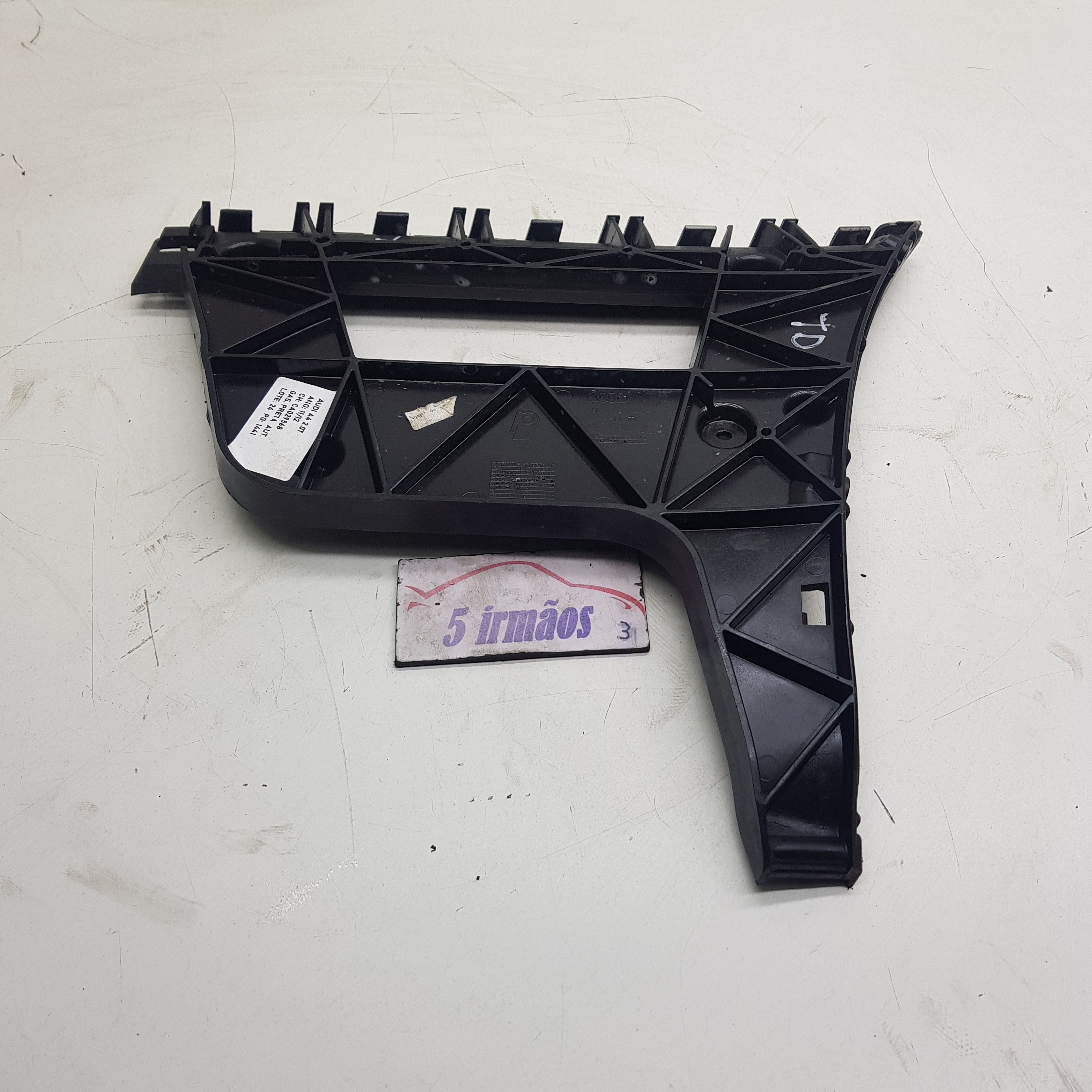 Guia Direita Parachoque Traseiro Audi A4 2.0 2011 / 2012