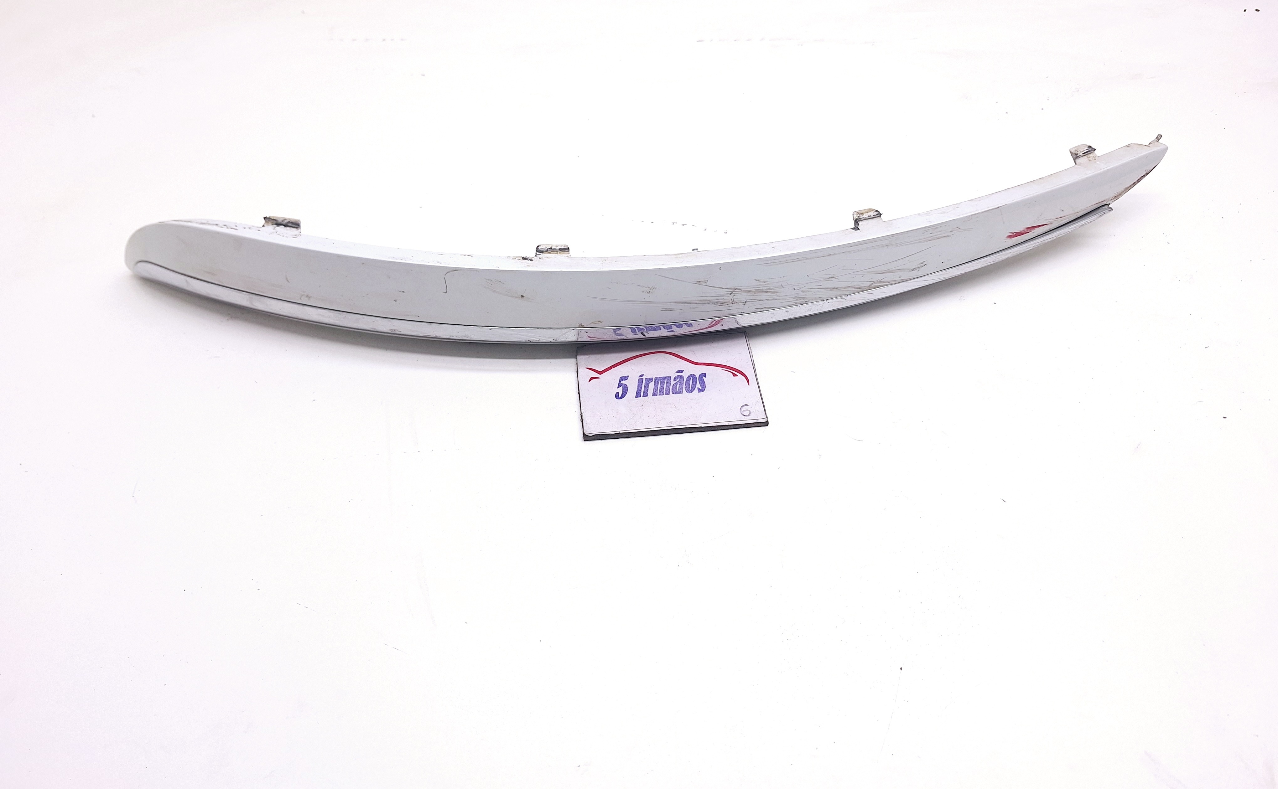 Moldura Dianteira Esquerda Hyundai Equus 4.6 V8 2011/2012
