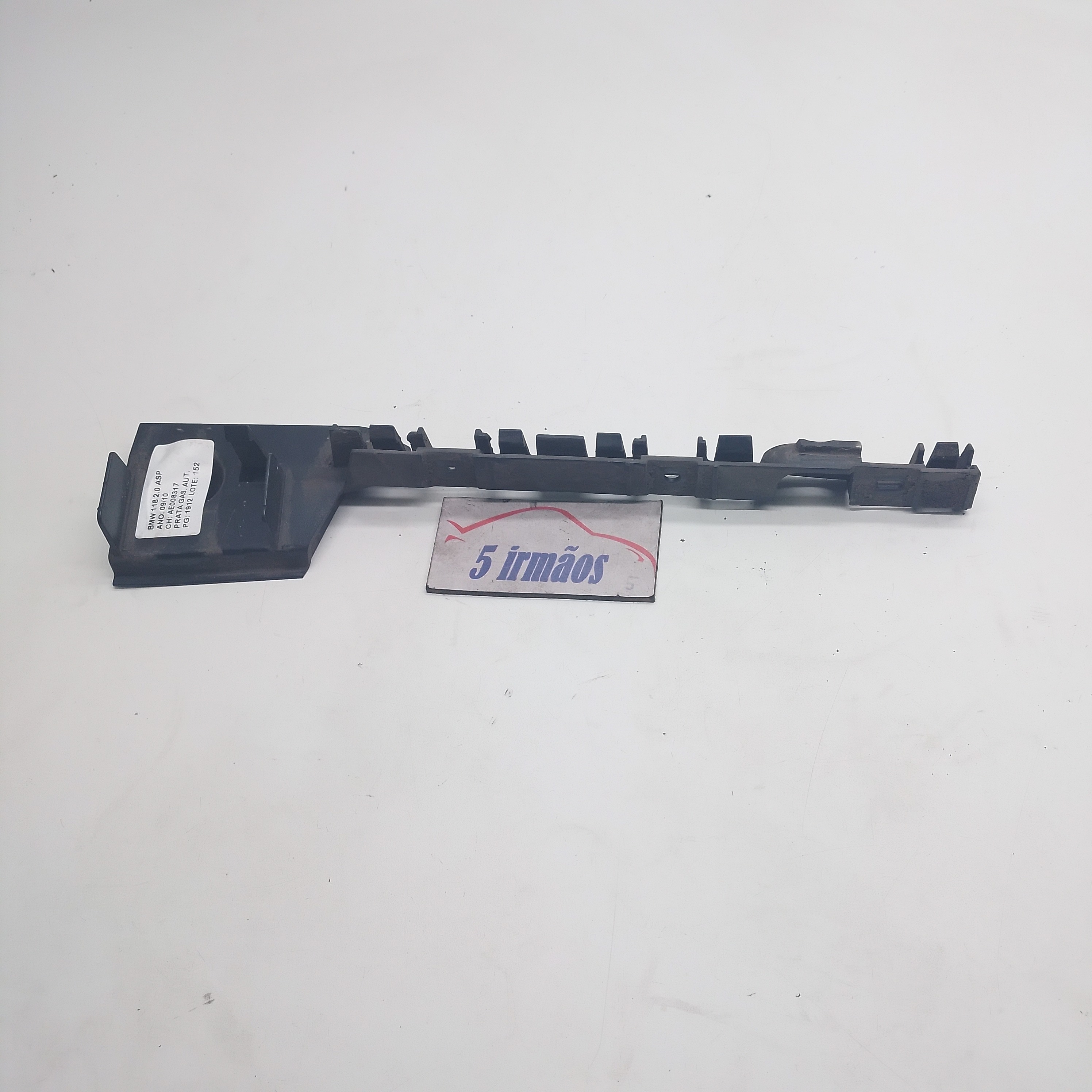 Guia Esquerda Parachoque Dianteiro Bmw 118i 2.0 Asp 2010