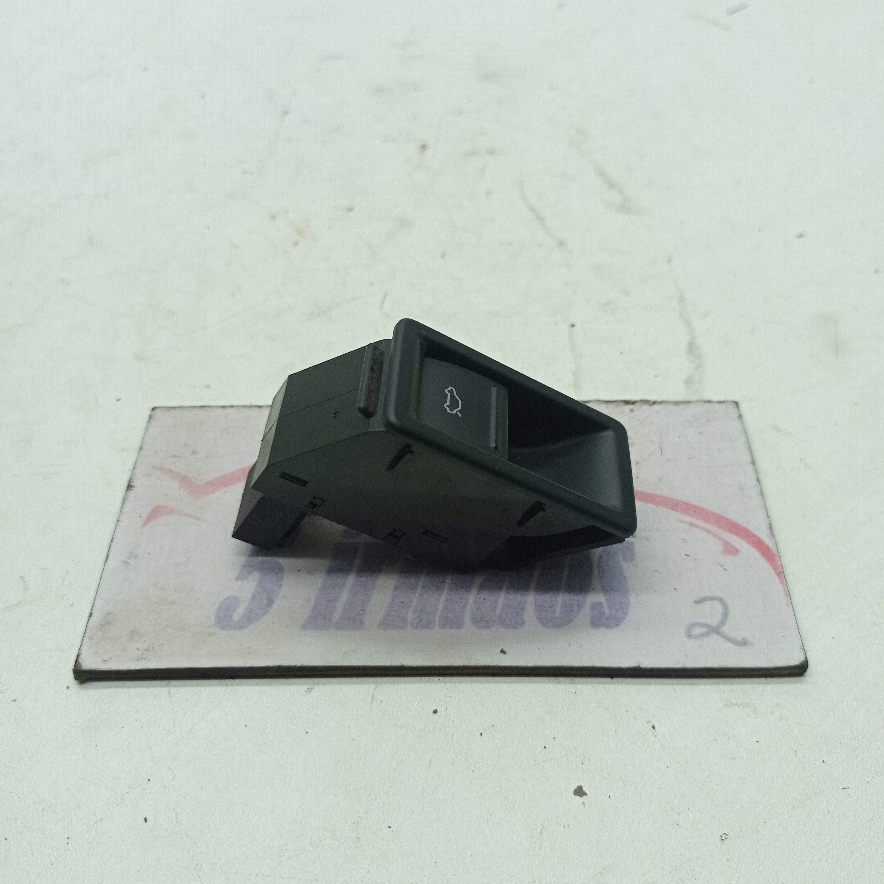 Botão Abertura Tampa Traseira Vw Jetta 2.0 Asp 2012