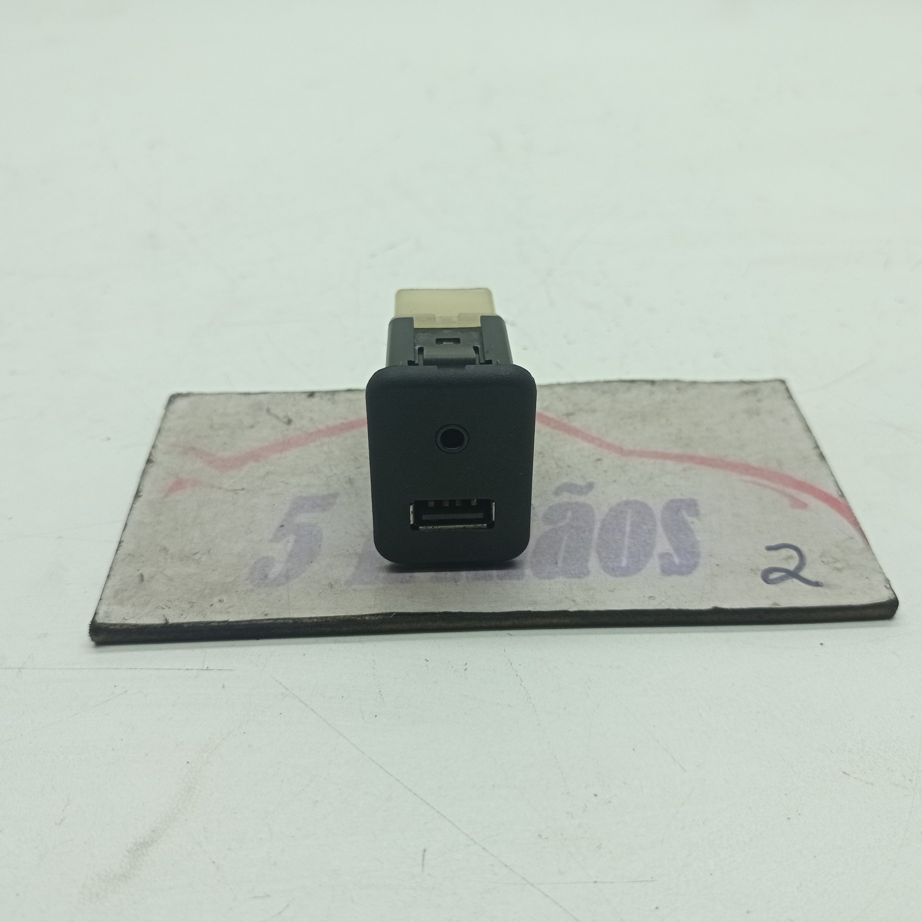 Entrada Usb / Auxiliar Som Gm Sonic 1.6 2012 N25832462