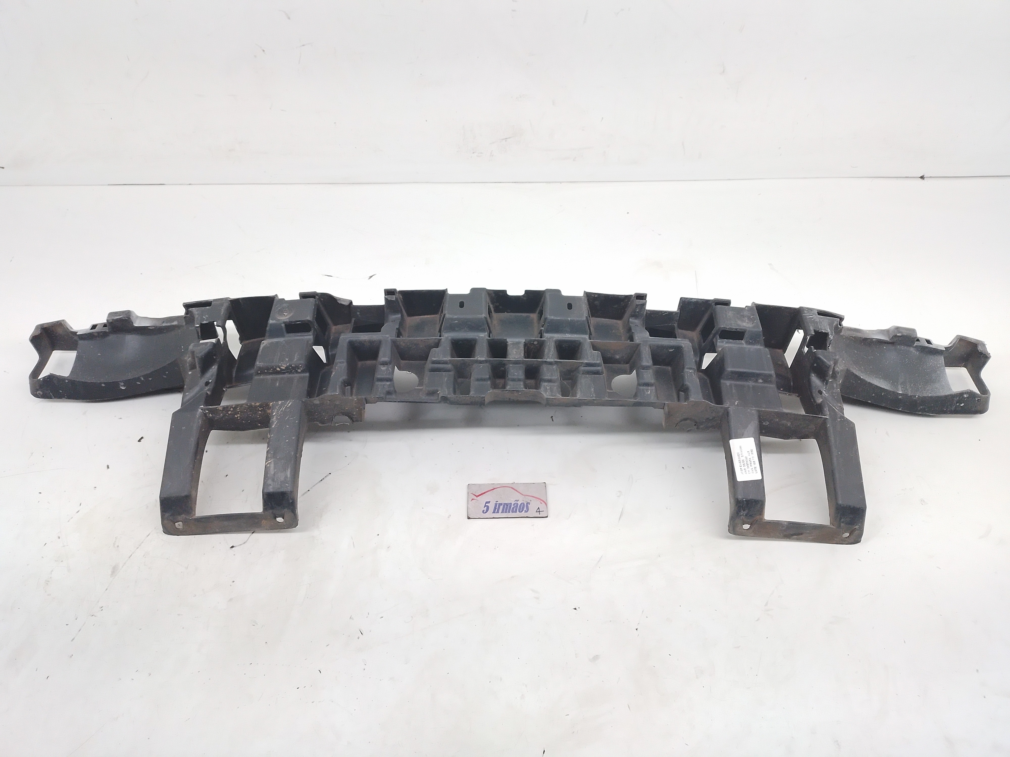 Guia Central Parachoque Traseiro Cherokee 5.7 V8 2005 / 2006