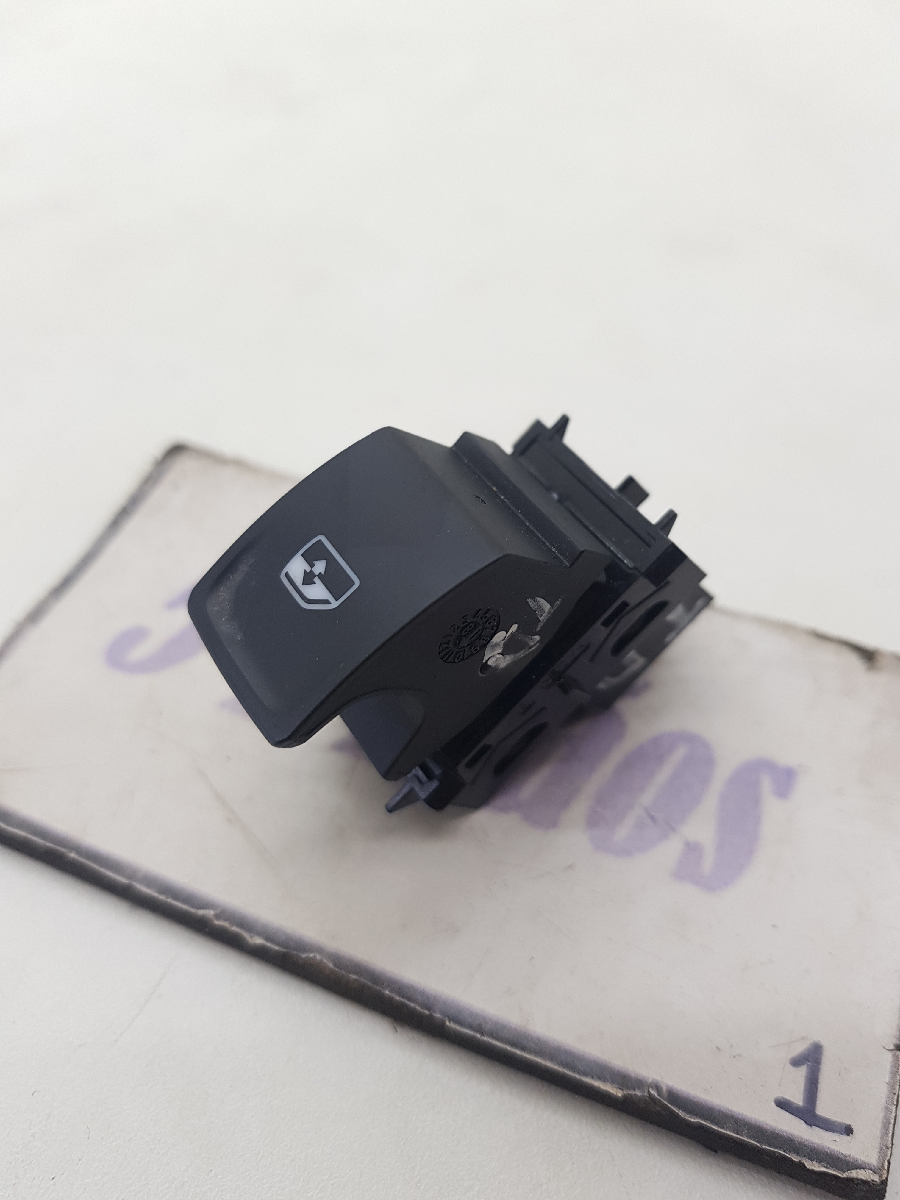 Comando Vidro Traseiro Direito Vw Jetta Gli 2.0 2018 / 2019