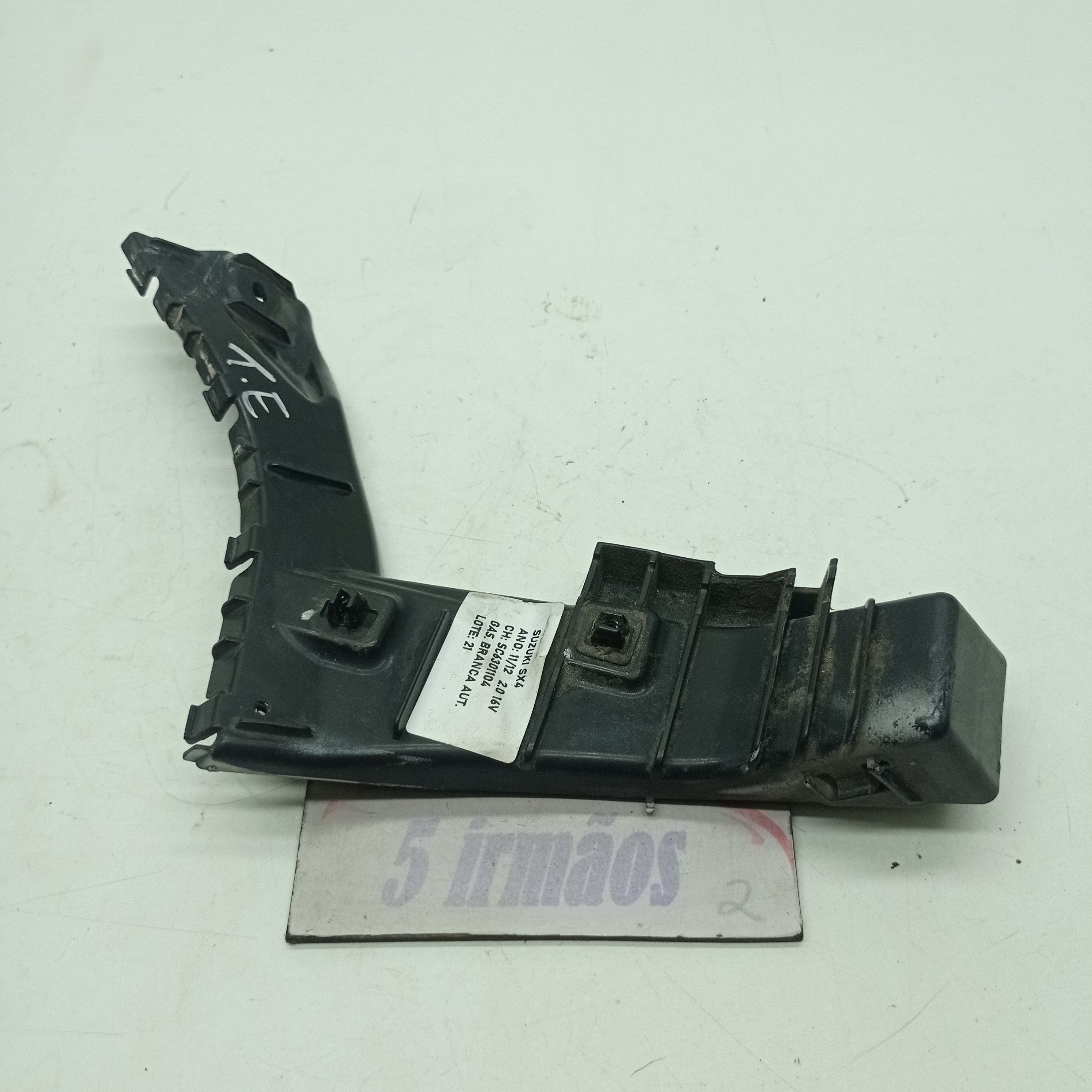 Guia Esquerda Parachoque Traseiro Suzuki Sx4 2.0 2011 / 2012