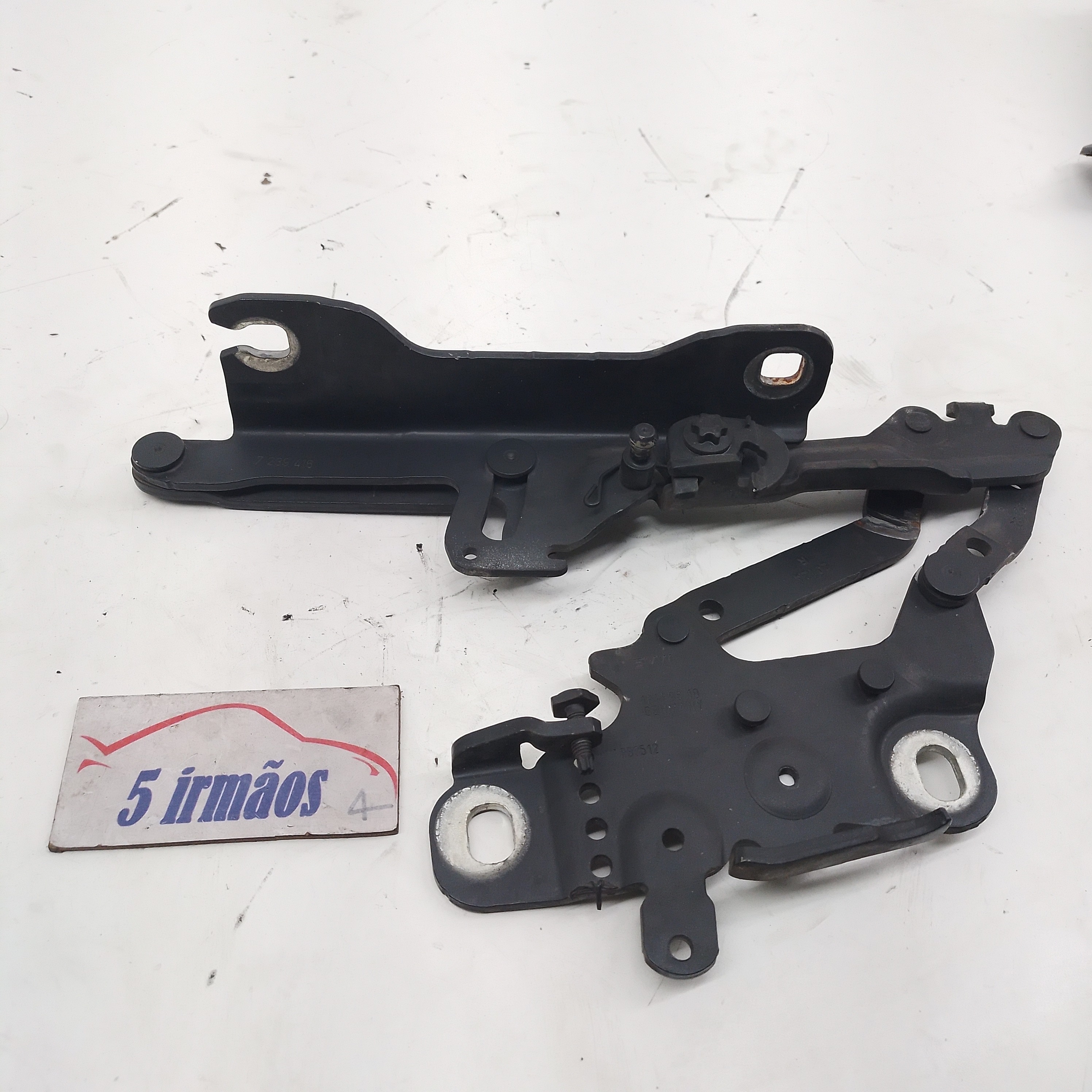 Dobradiça Direita Braço Capô Bmw 320i 2.0 Turbo 2013 / 2014