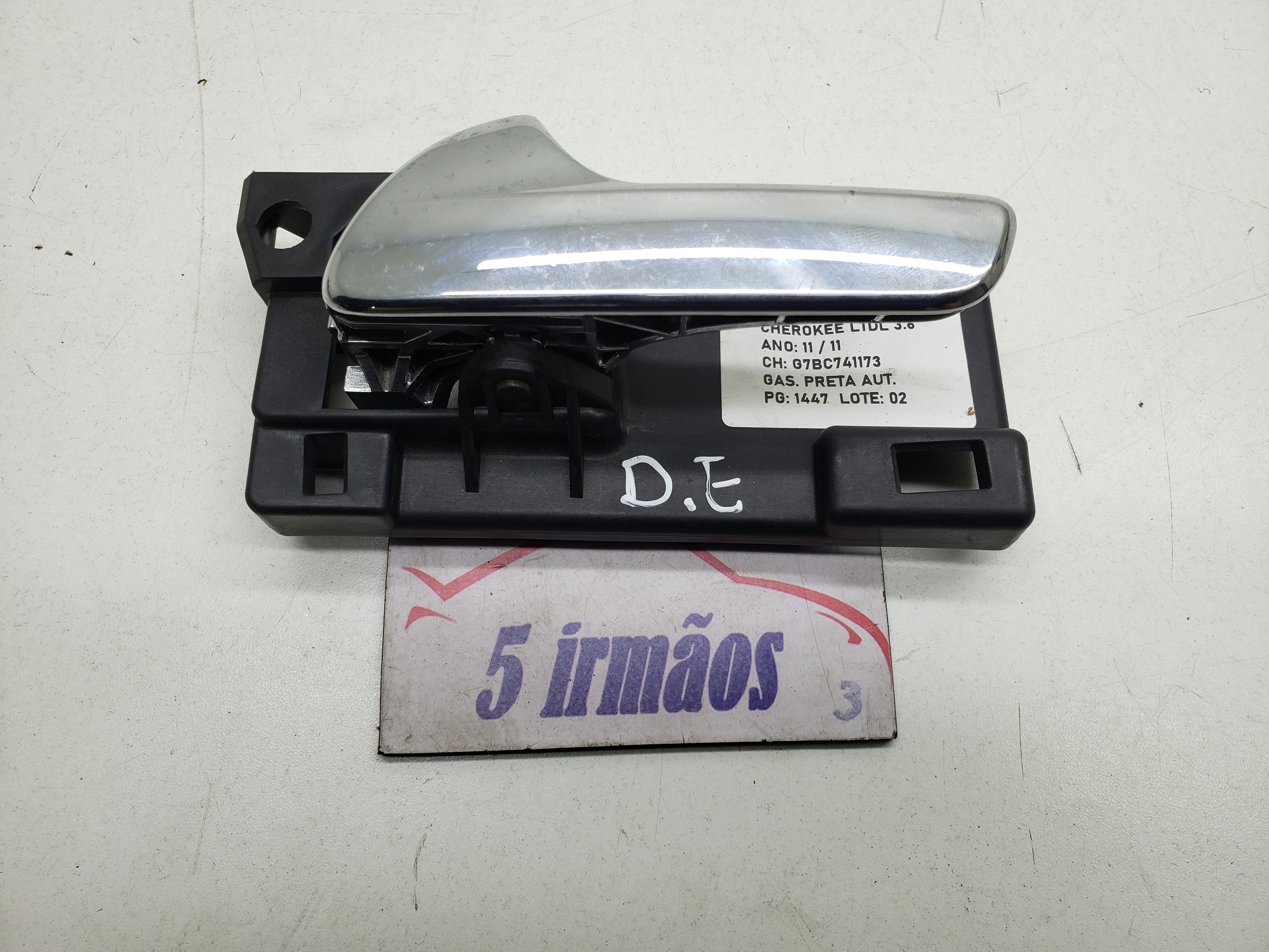 Maçaneta Interna Dianteira Esquerda Jeep Cherokee 3.6 2011