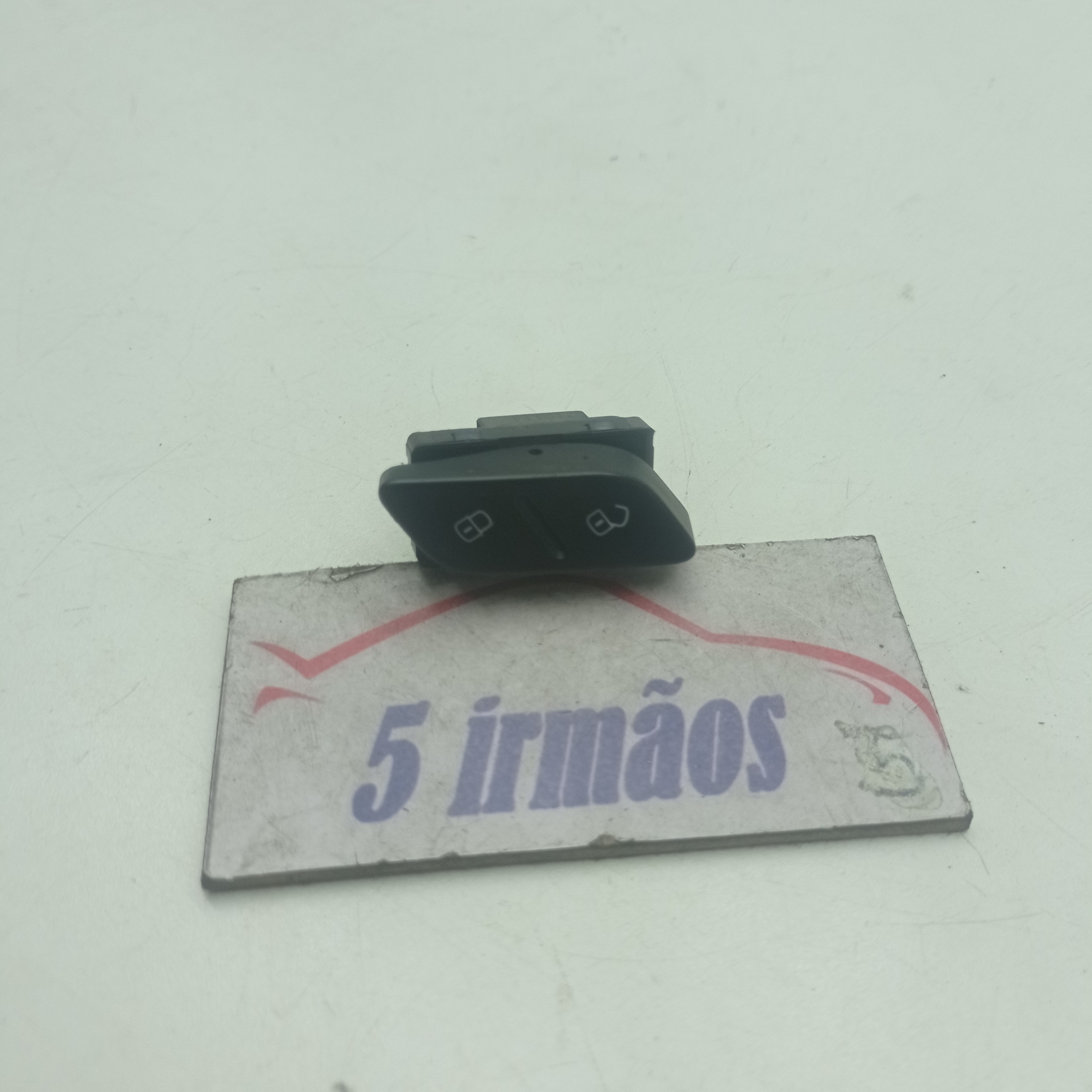 Botão Trava Destrava Porta Dianteira Esquerda Vw Jetta 2014