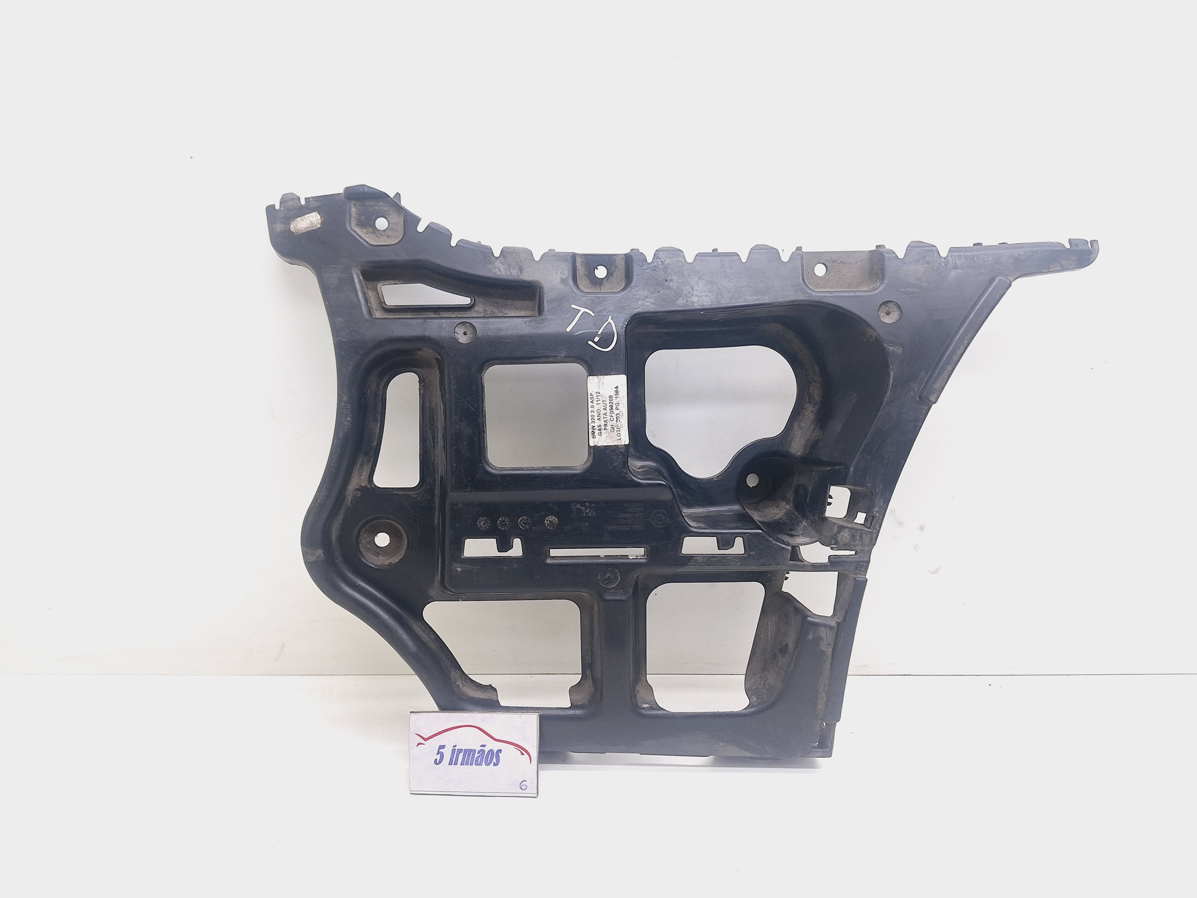 Guia Direito Parachoque Traseiro Bmw 320i 2.0 Asp 2012
