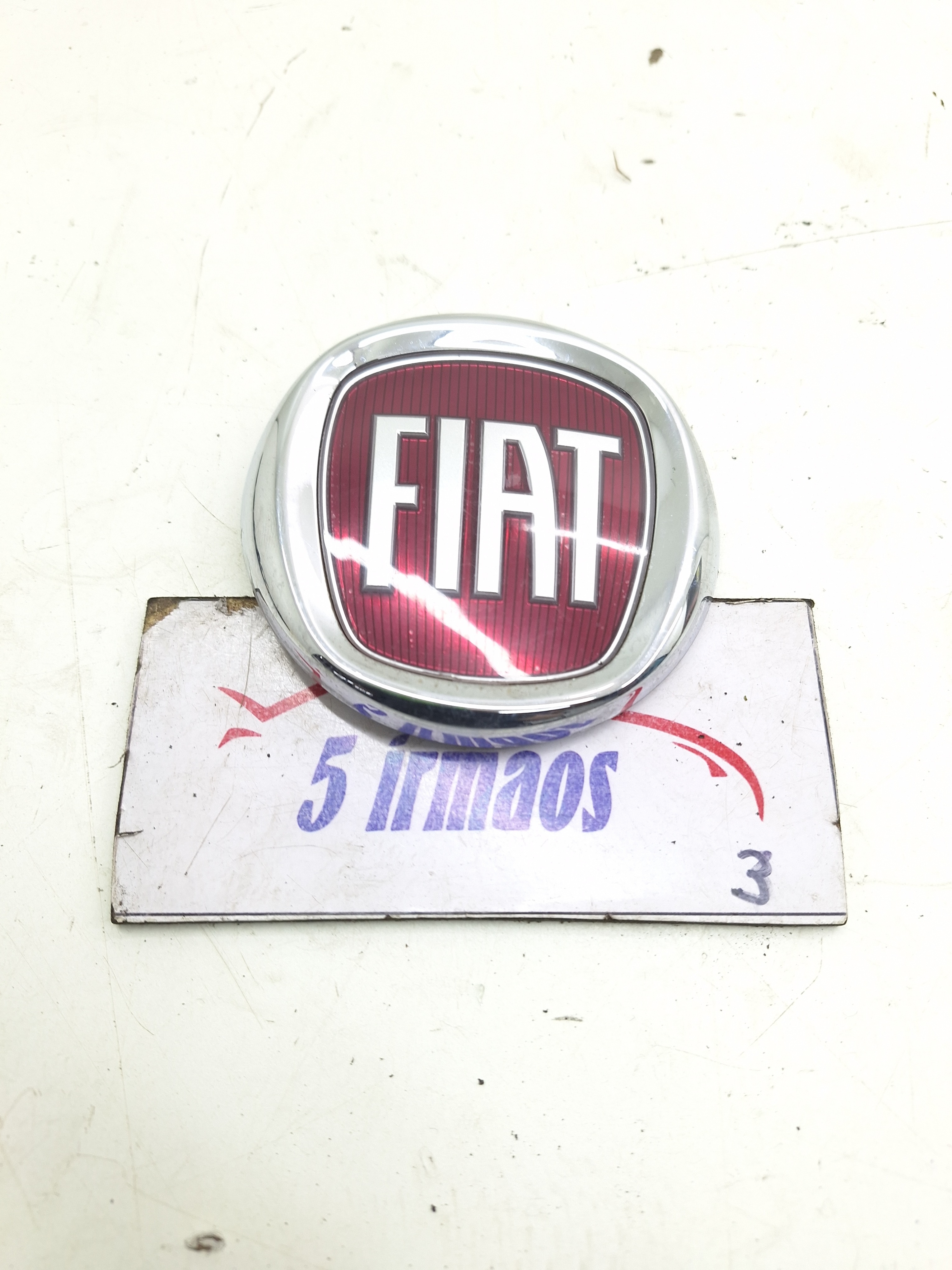 Emblema Dianteiro Fiat 500 1.4 2011 / 2012 / 2013 Vermelho