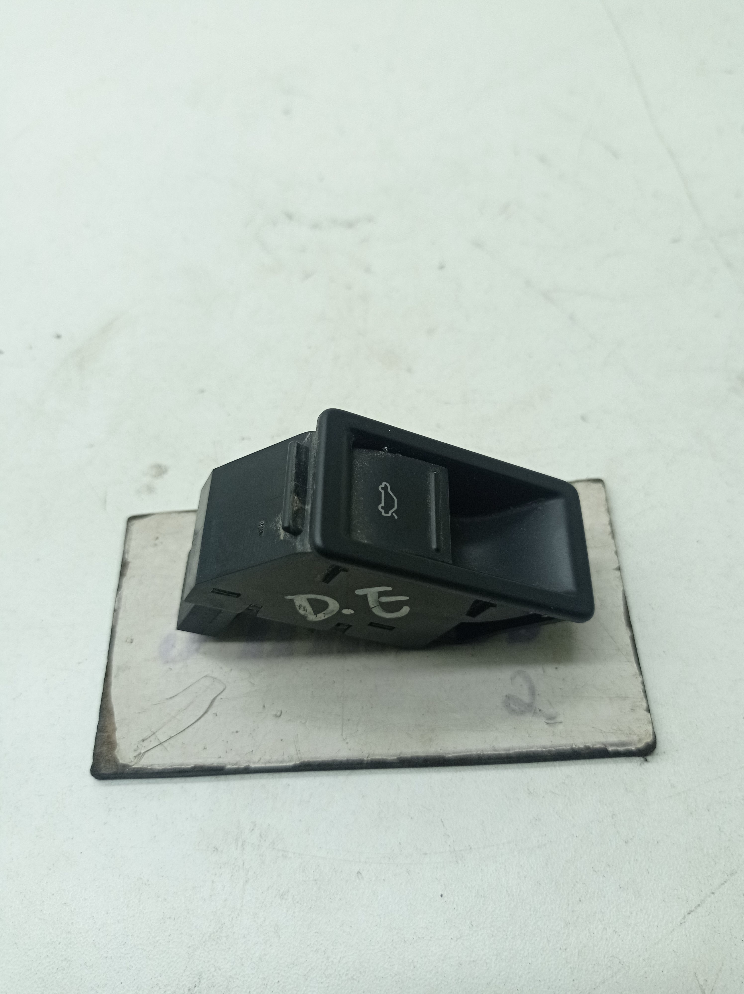 Botão Abertura Tampa Traseira Vw Jetta 2.0 2012 N1k0959831
