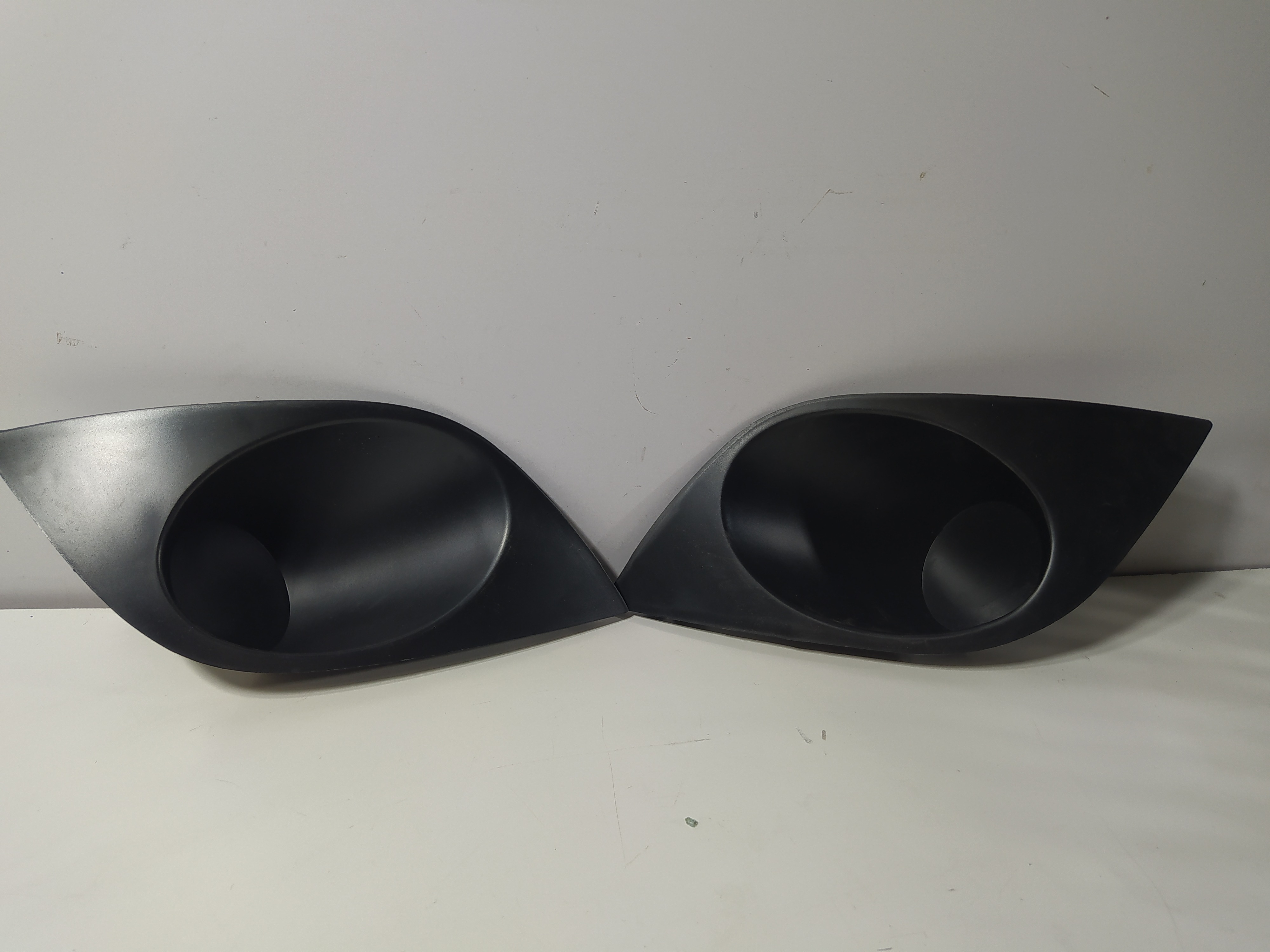 Moldura Direita Grade Farol Milha Palio G5 2015 Sem Furo