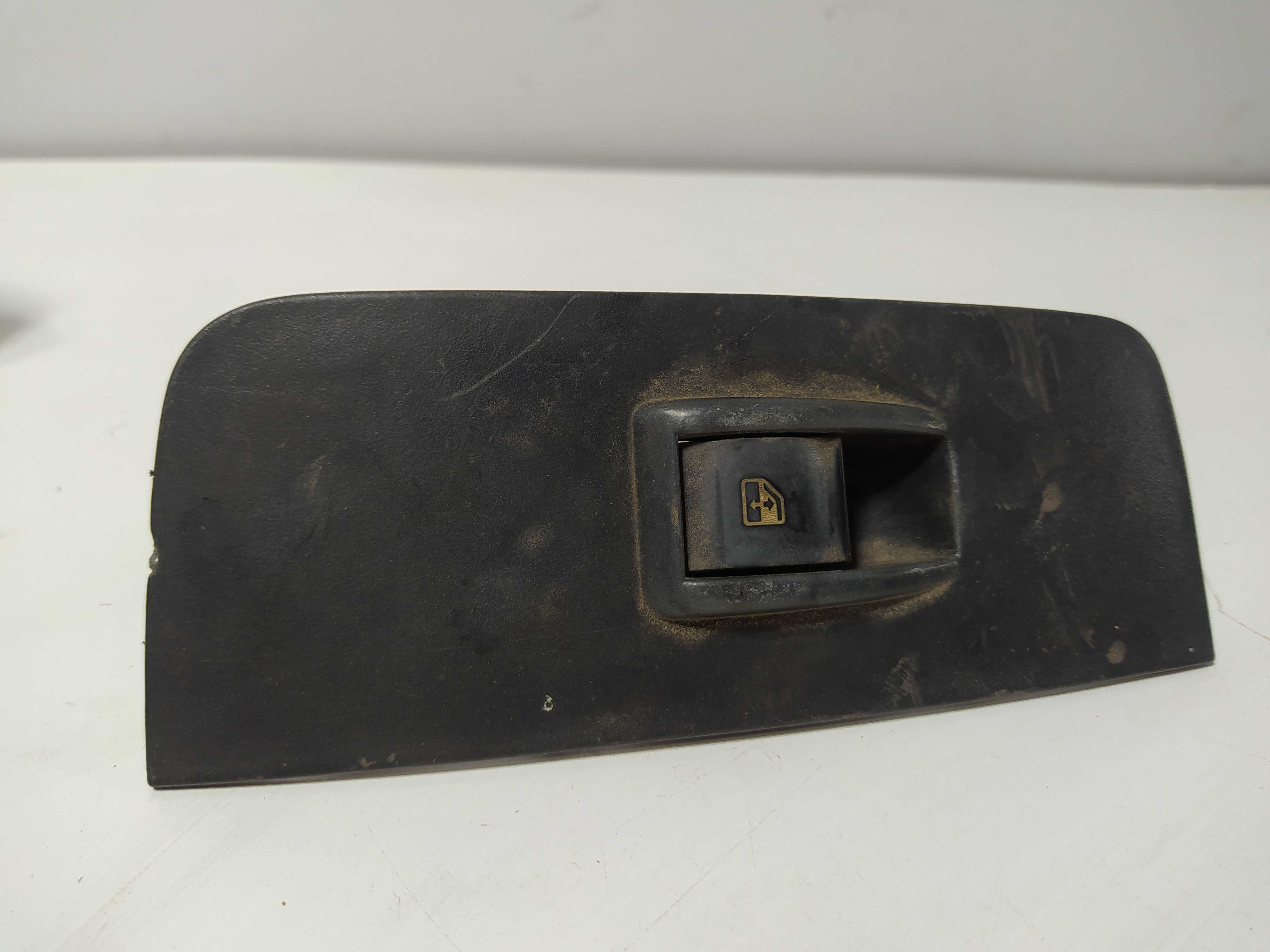 Botão Interruptor De Vidro Elétrico Porta Dianteiro Palio