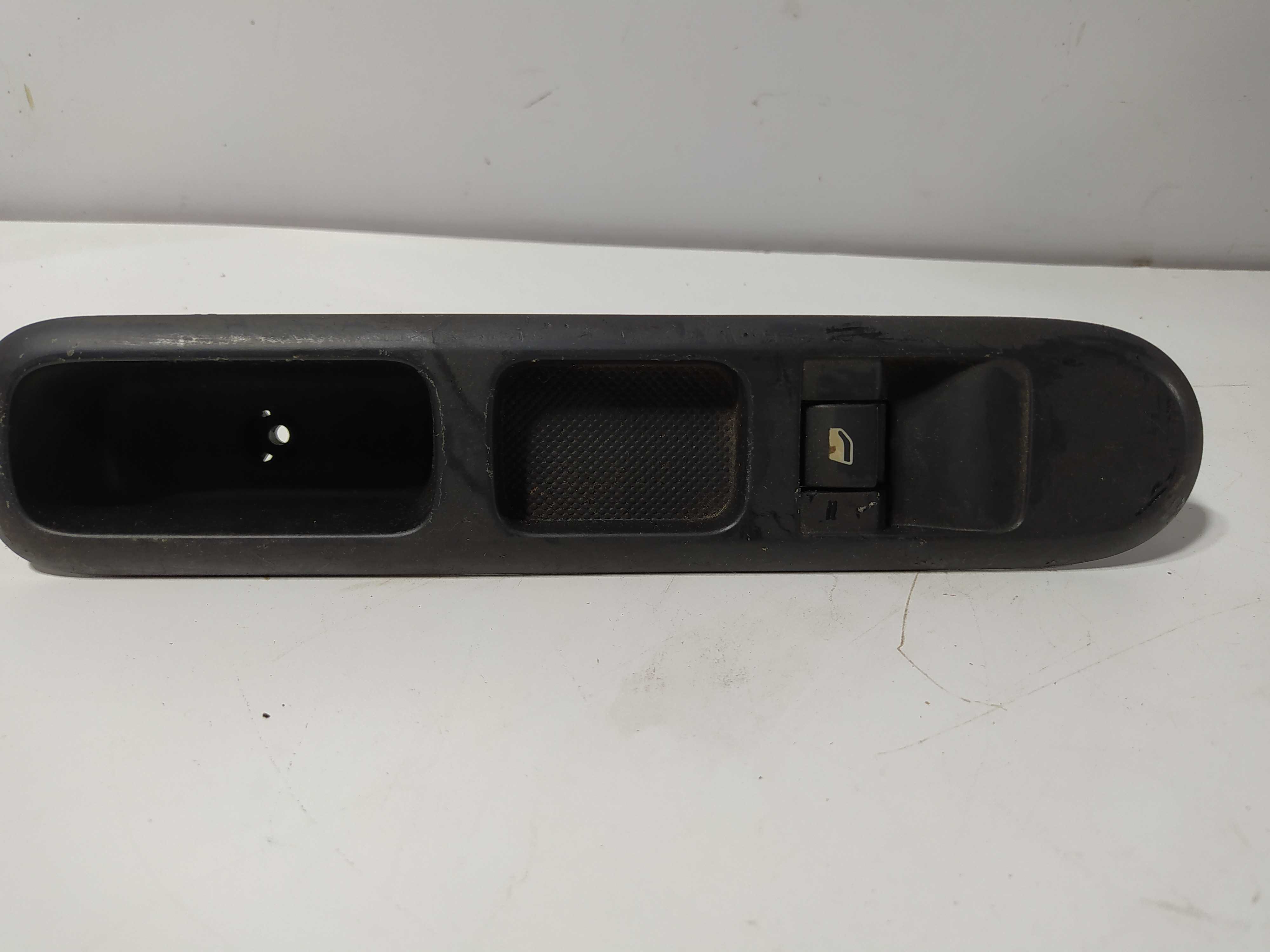 Botão Moldura Direito Peugeot 308 408 2010 A 2015 C/detalhe 2