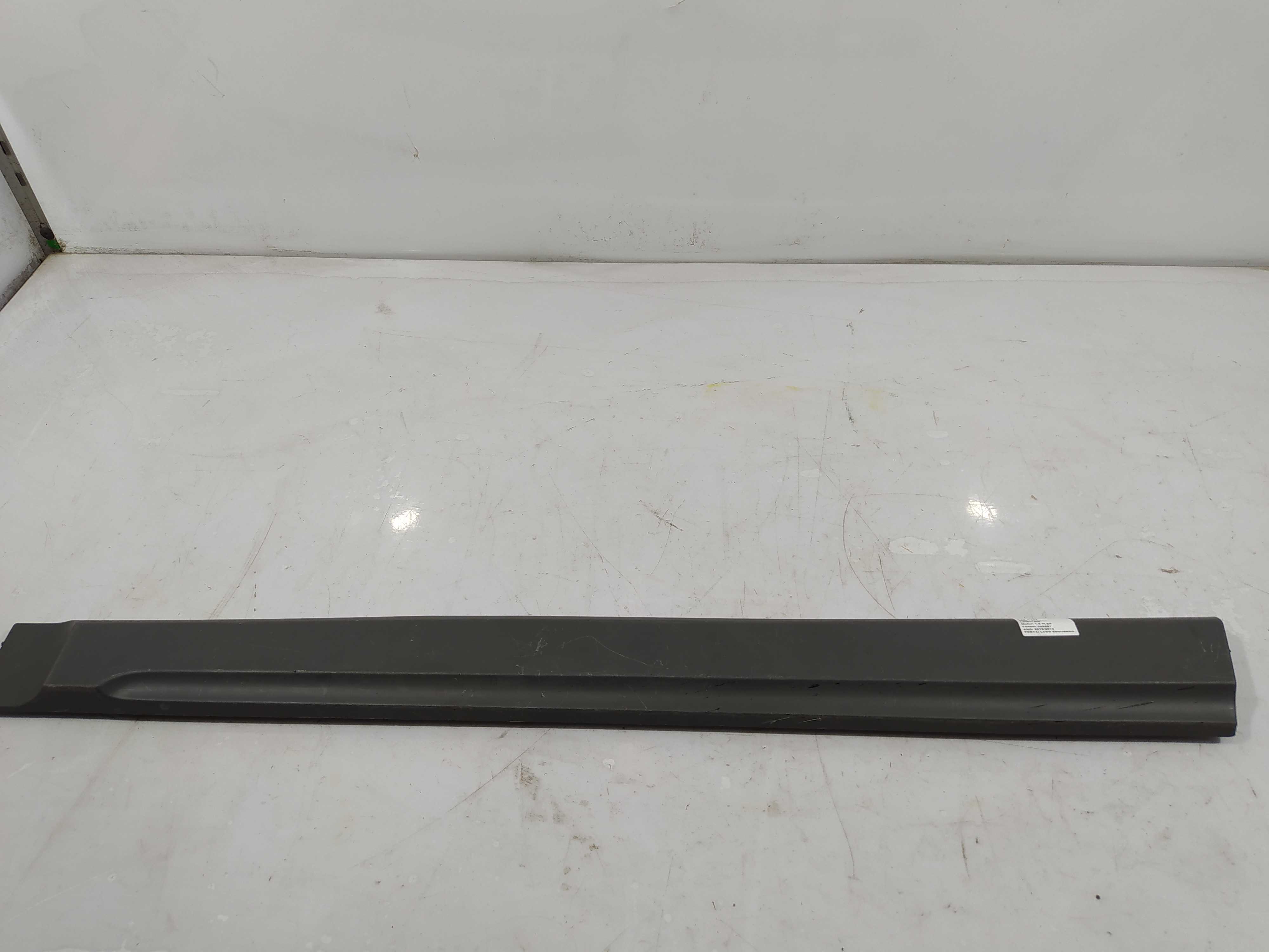 Moldura Porta Dianteira Esquerda Strada 2013 2017 100201705 Cinza