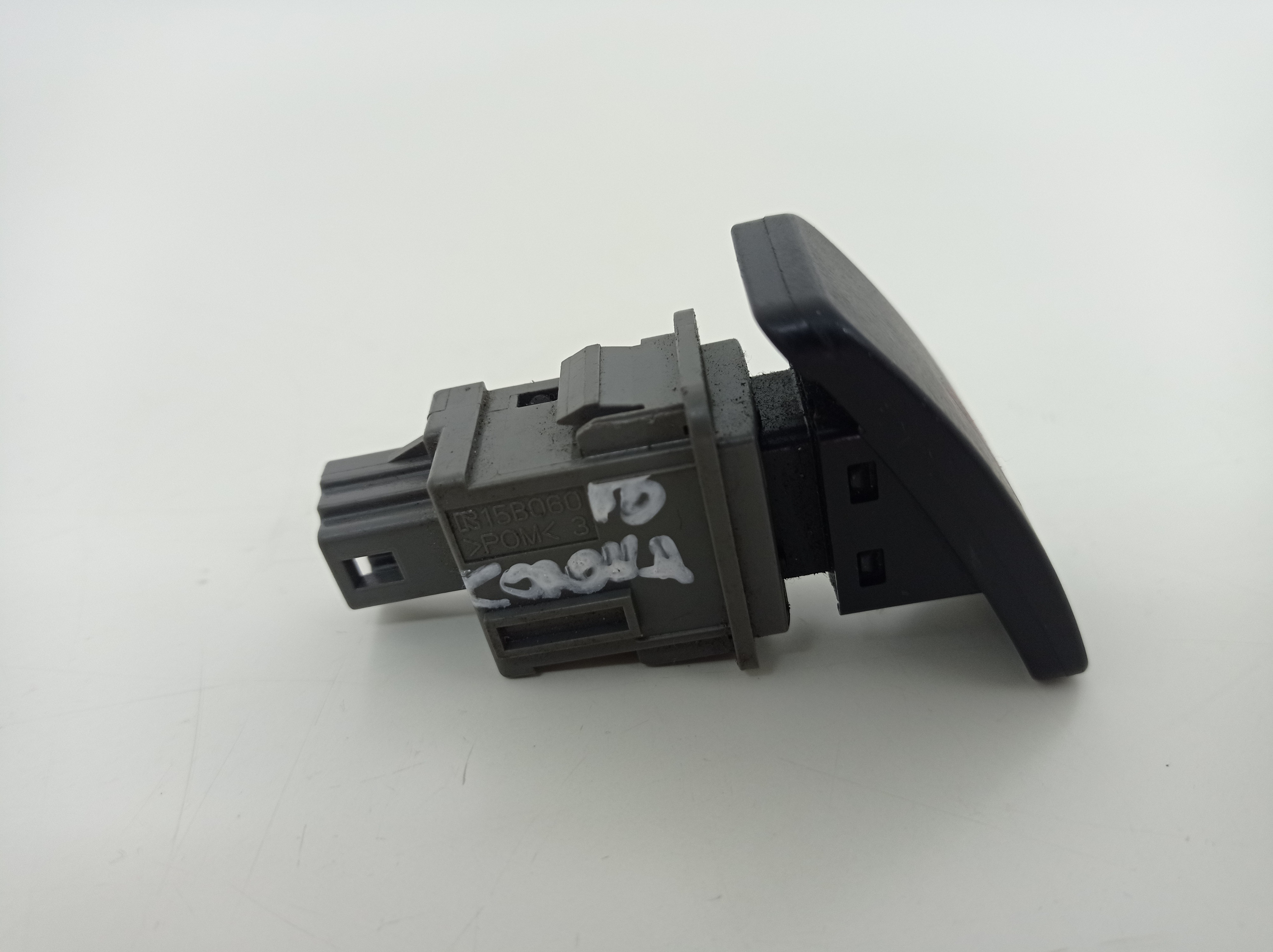 Botao Pisca Alerta Toyota Corolla 2010 Preto 4