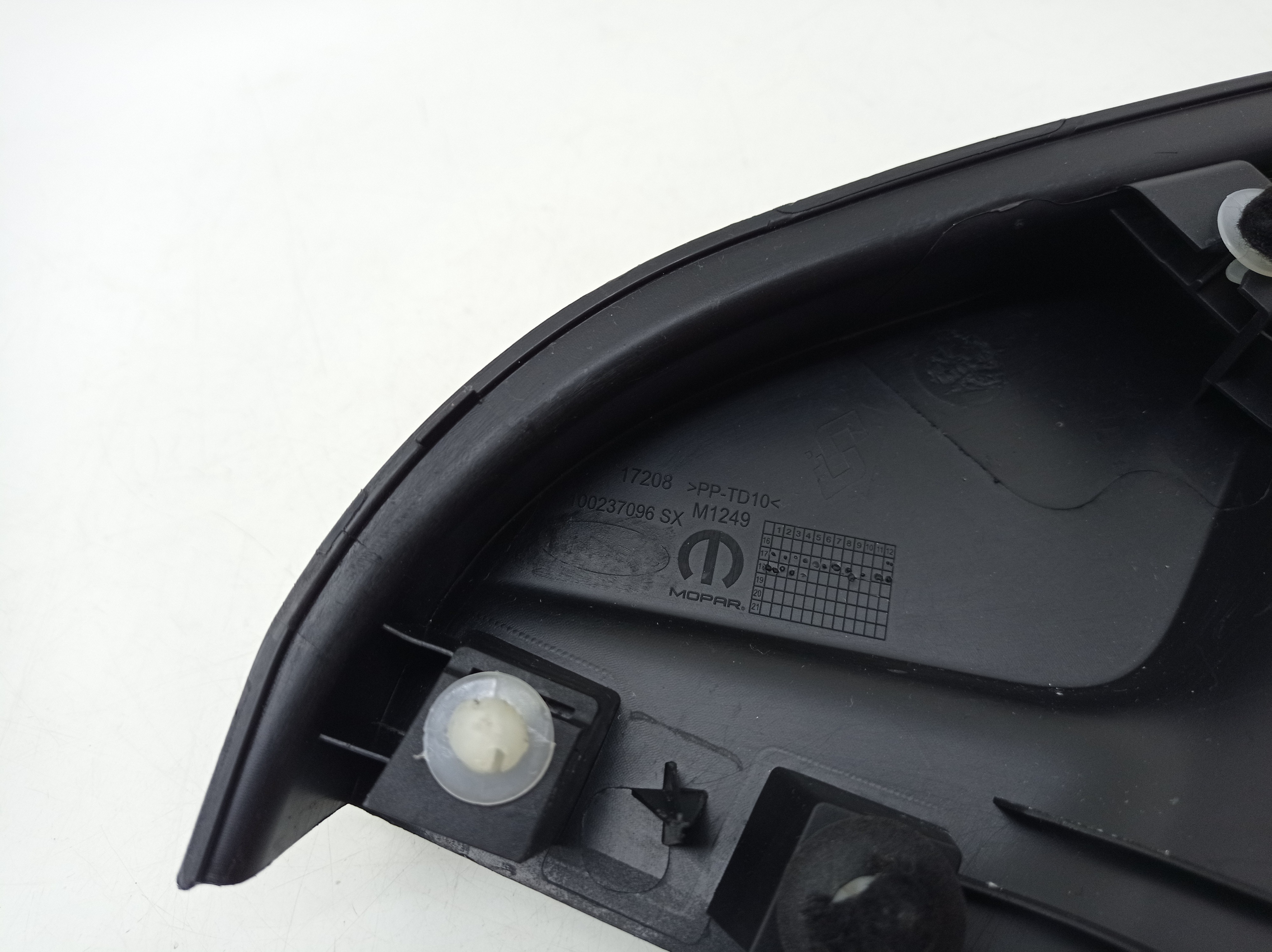 Acabamento Interno Retrovisor Esquerdo Fiat Cronos 2019 – Preti 6