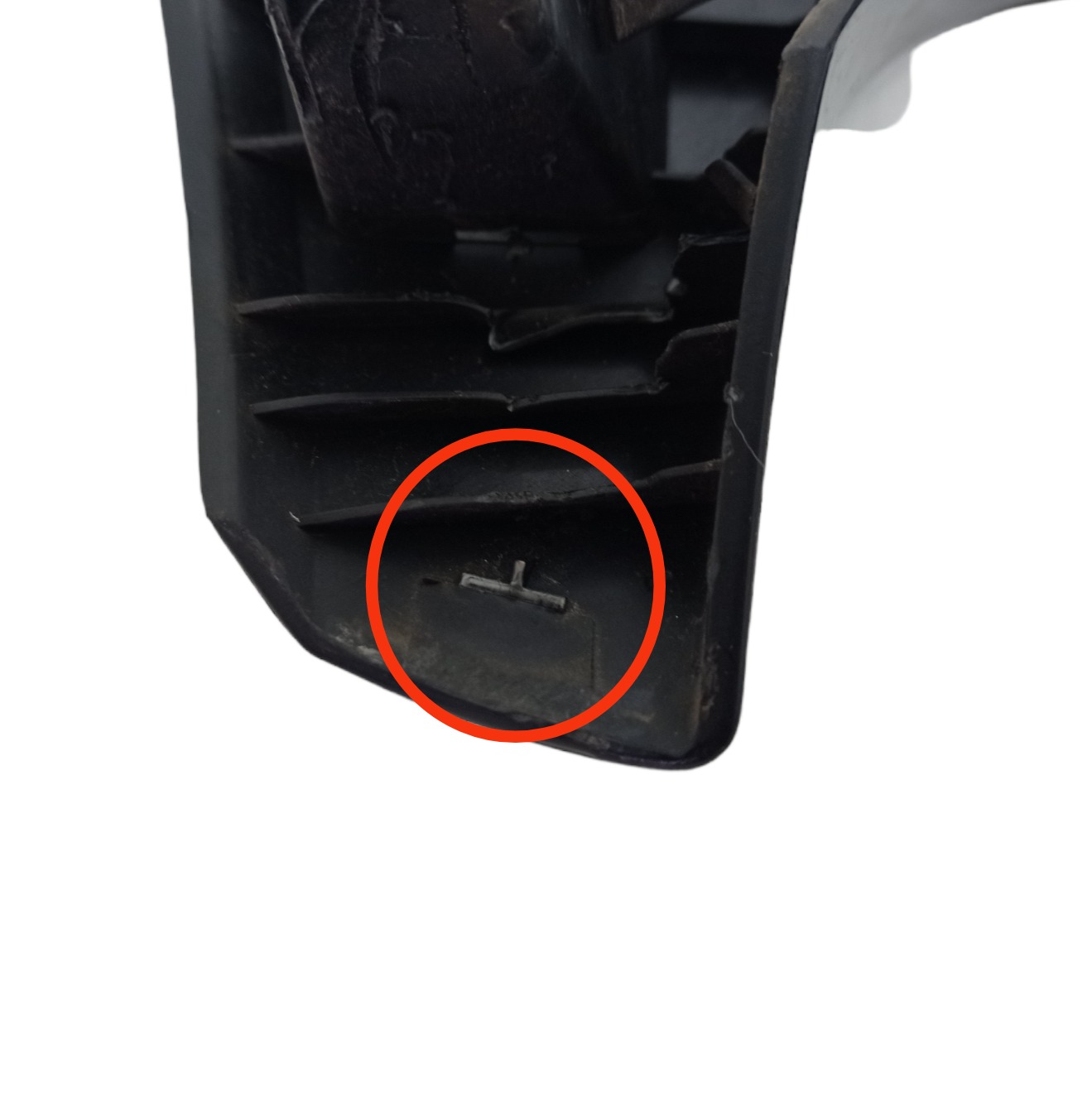 Aplique Aerofólio Esquerdo  Chevrolet Tracker 2019 5