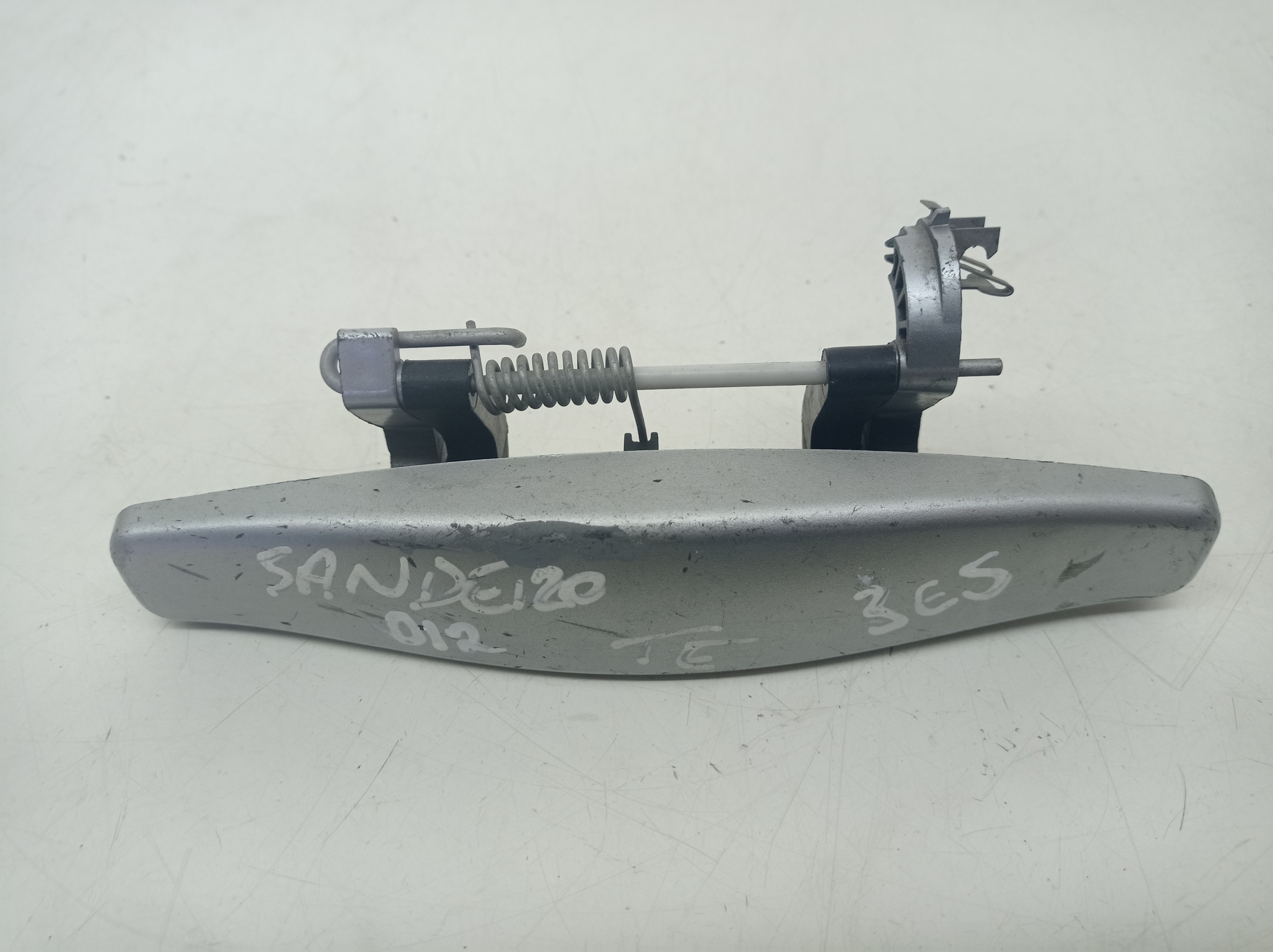 Macaneta Ext Traseira Esquerda Renault Sandero 2012  – Cinza