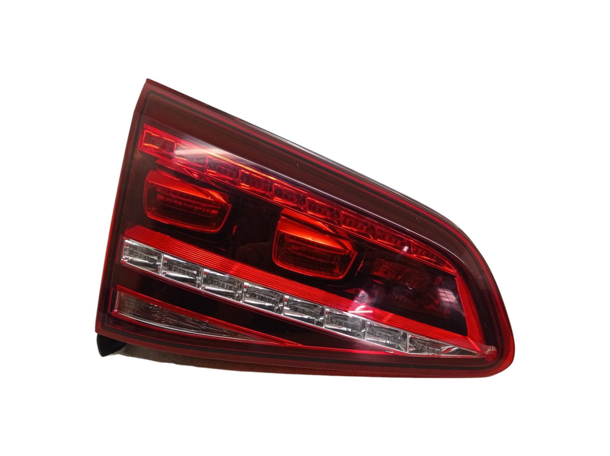 Lanterna Tampa Traseira Esquerda Volkswagen Golf 2017 Esquerdo Vermelho