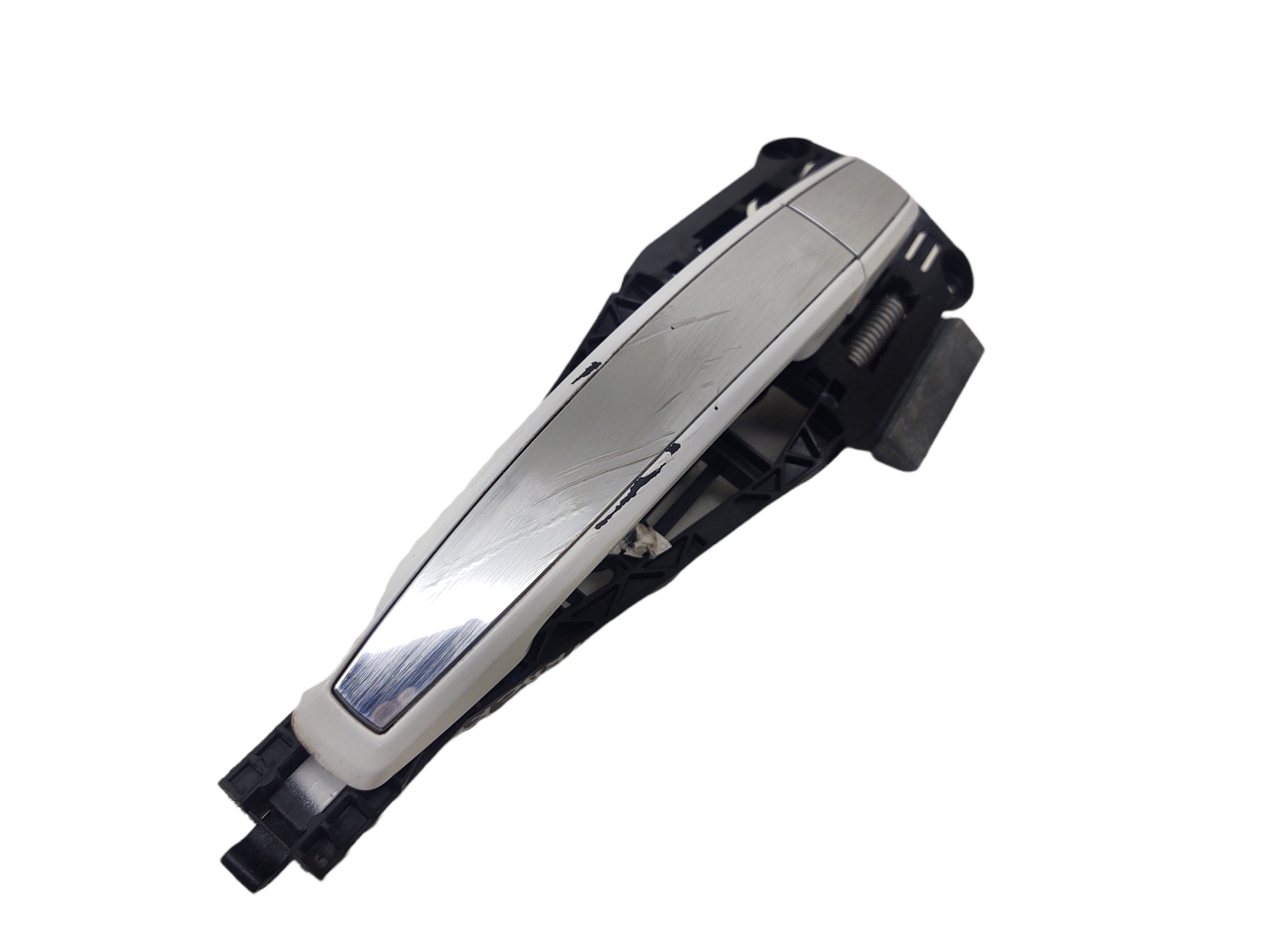 Macaneta Externa Traseira Direita Chevrolet Tracker 2015 – Branca E Prata 2