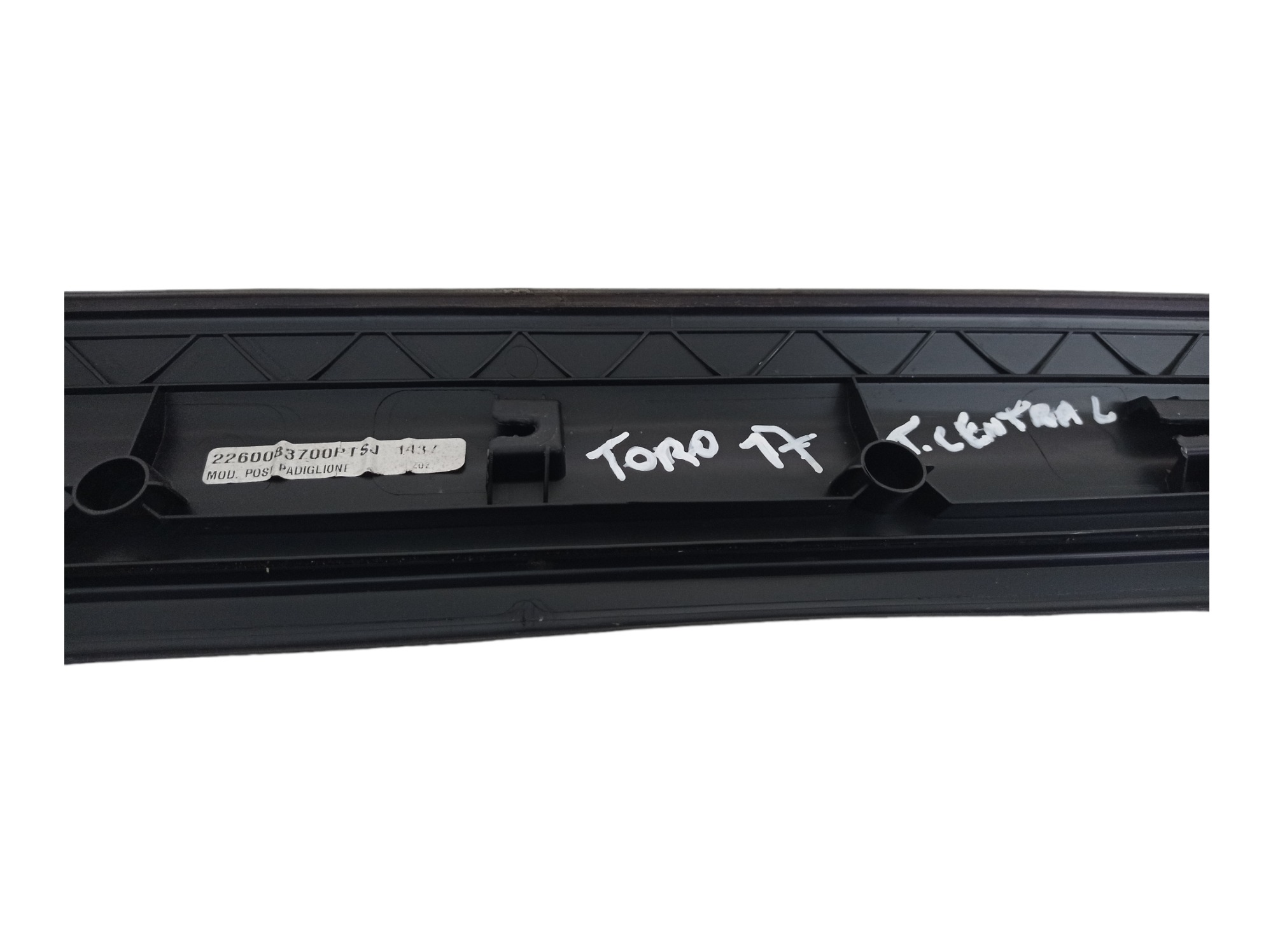 Acabamento Superior Central Vidro Traseiro Fiat Toro 2017 – Preto 5