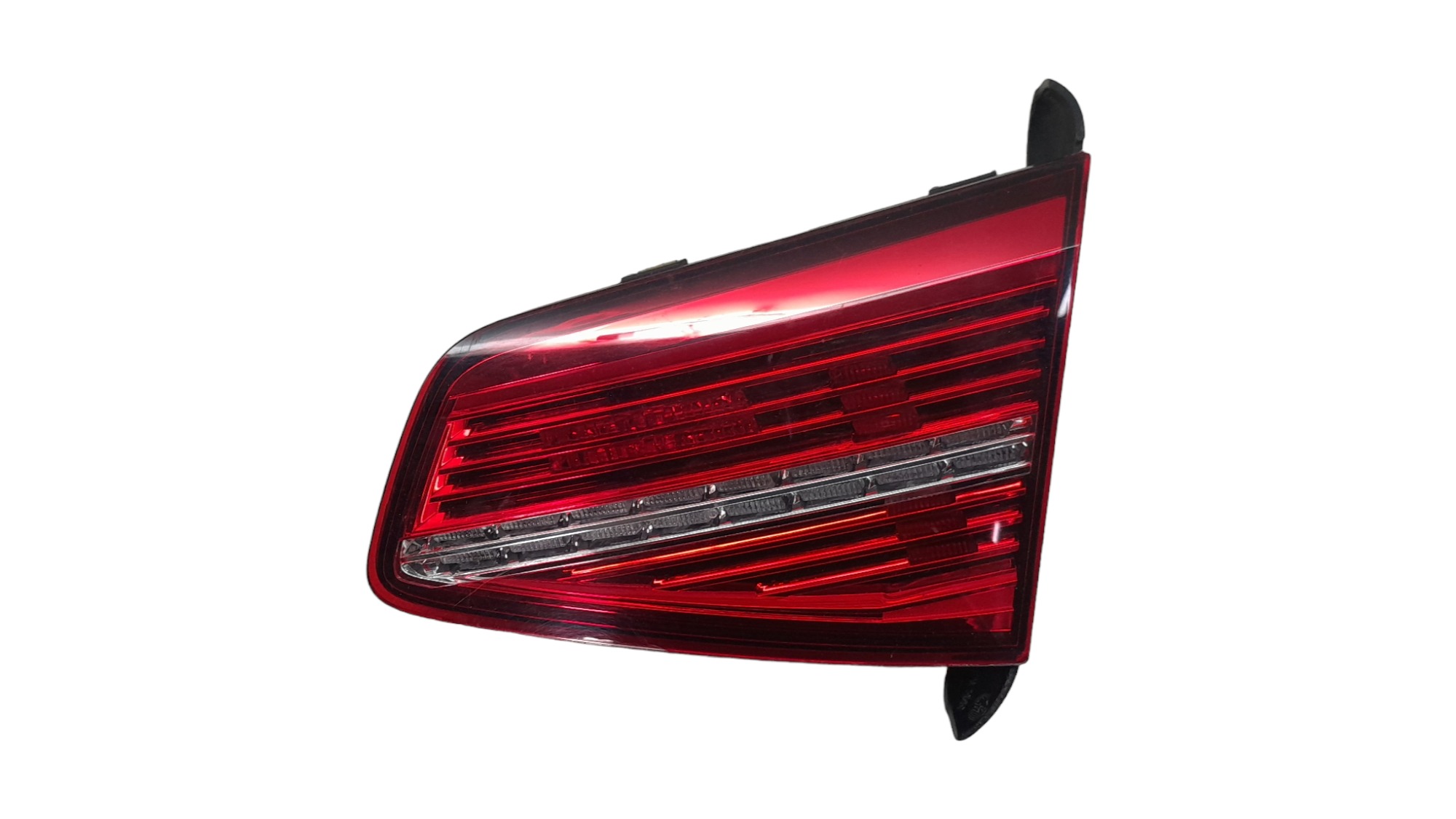 Lanterna Direita Tampa Traseira Volkswagen Passat 2018 Direito/passageiro Vermelho 1
