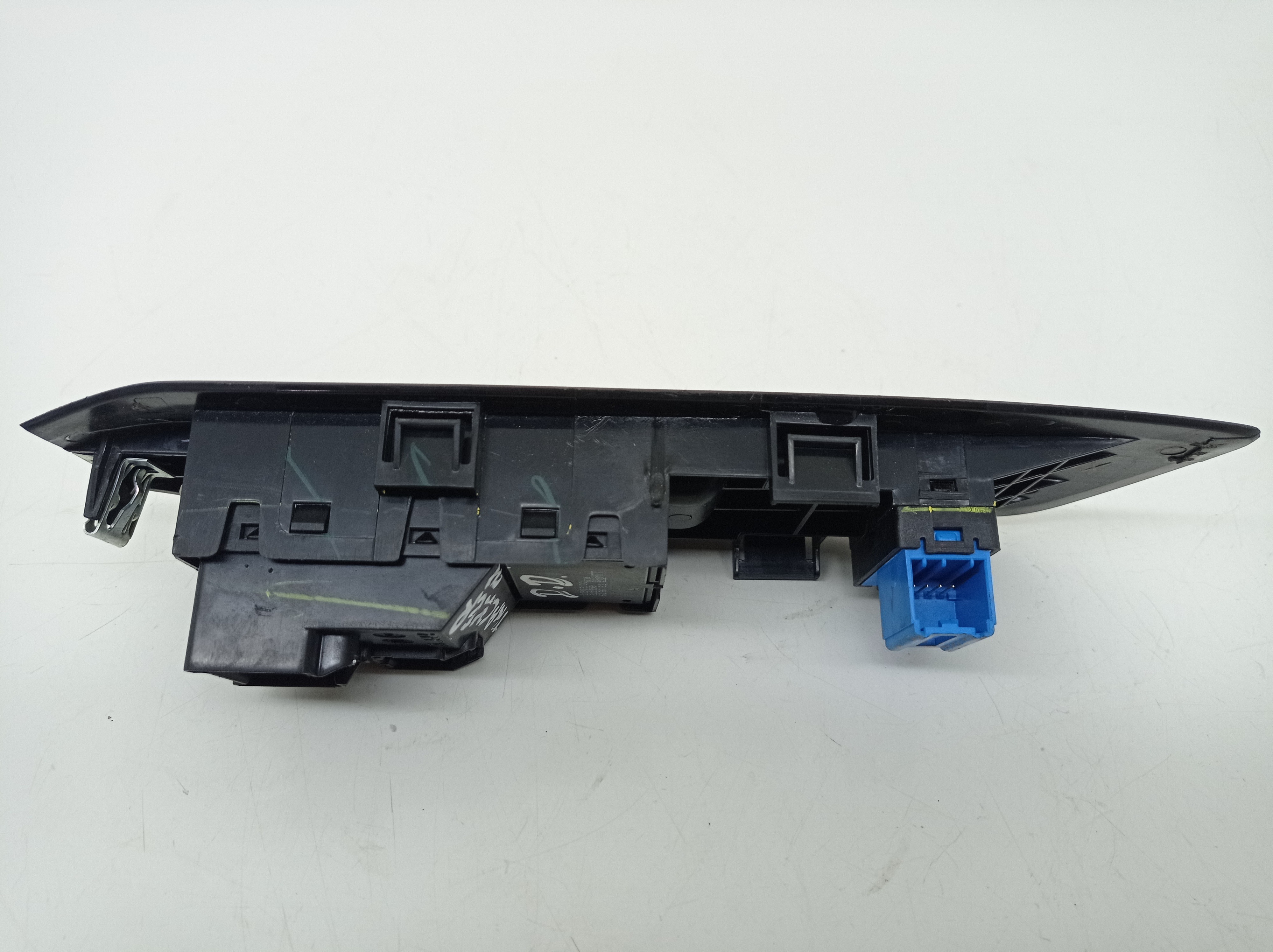 Botao Vidro Dianteiro Direito Chevrolet Tracker 2017 3