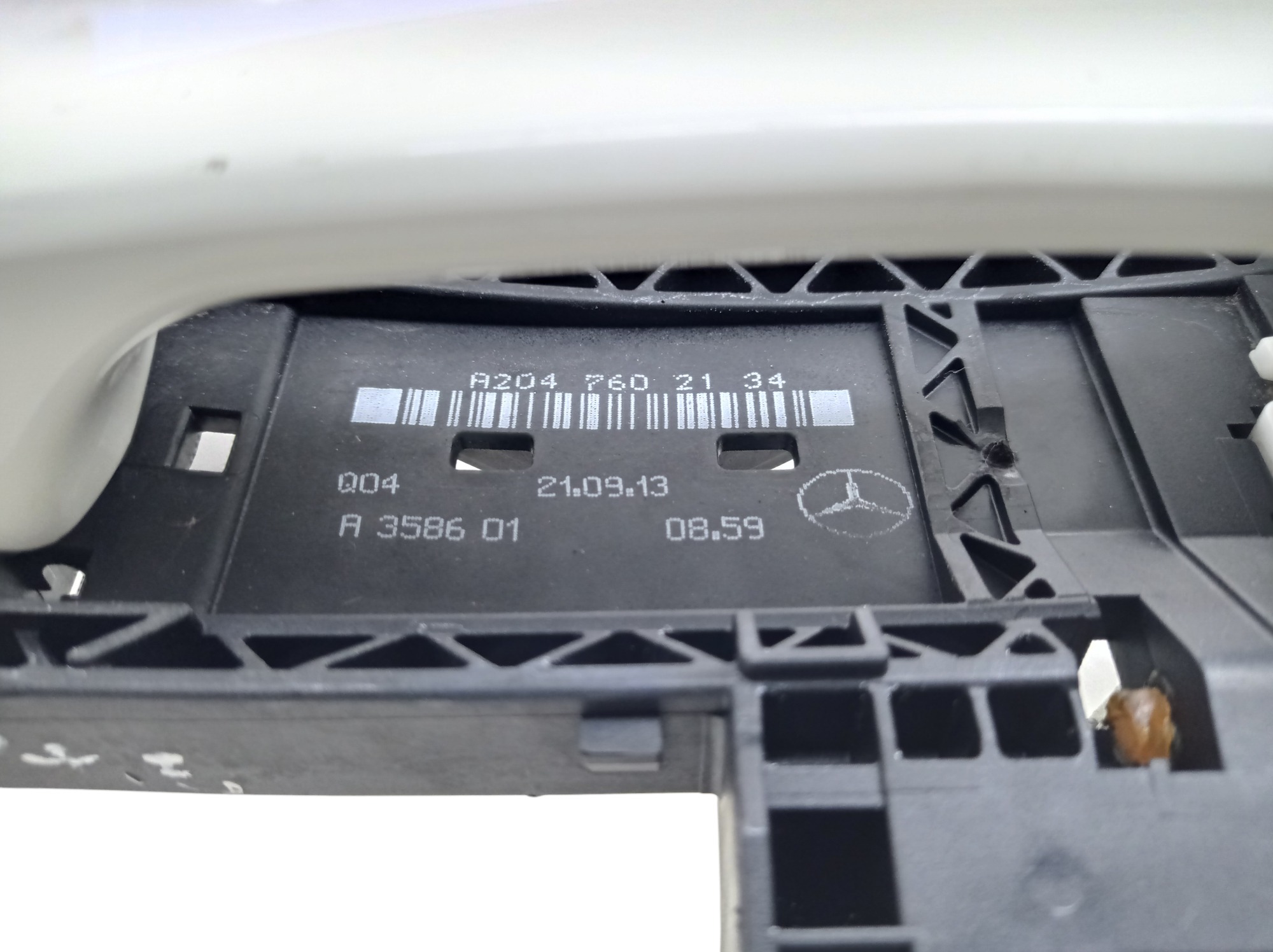 Maçaneta Externa Porta Traseira Esquerda Mercedes A200 2014 – Branco – Traseira 7