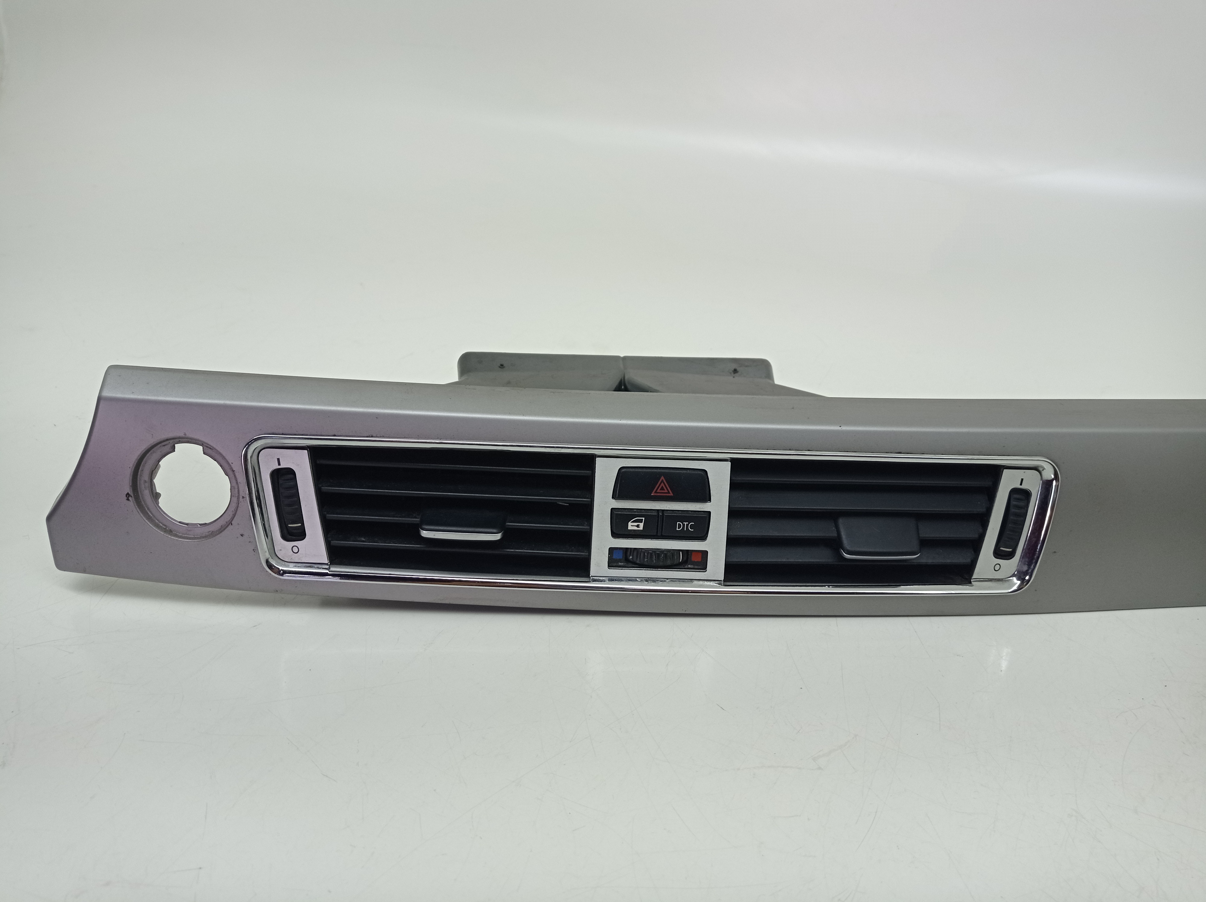 Moldura Central Com Difusores Bmw 325i 2008 5