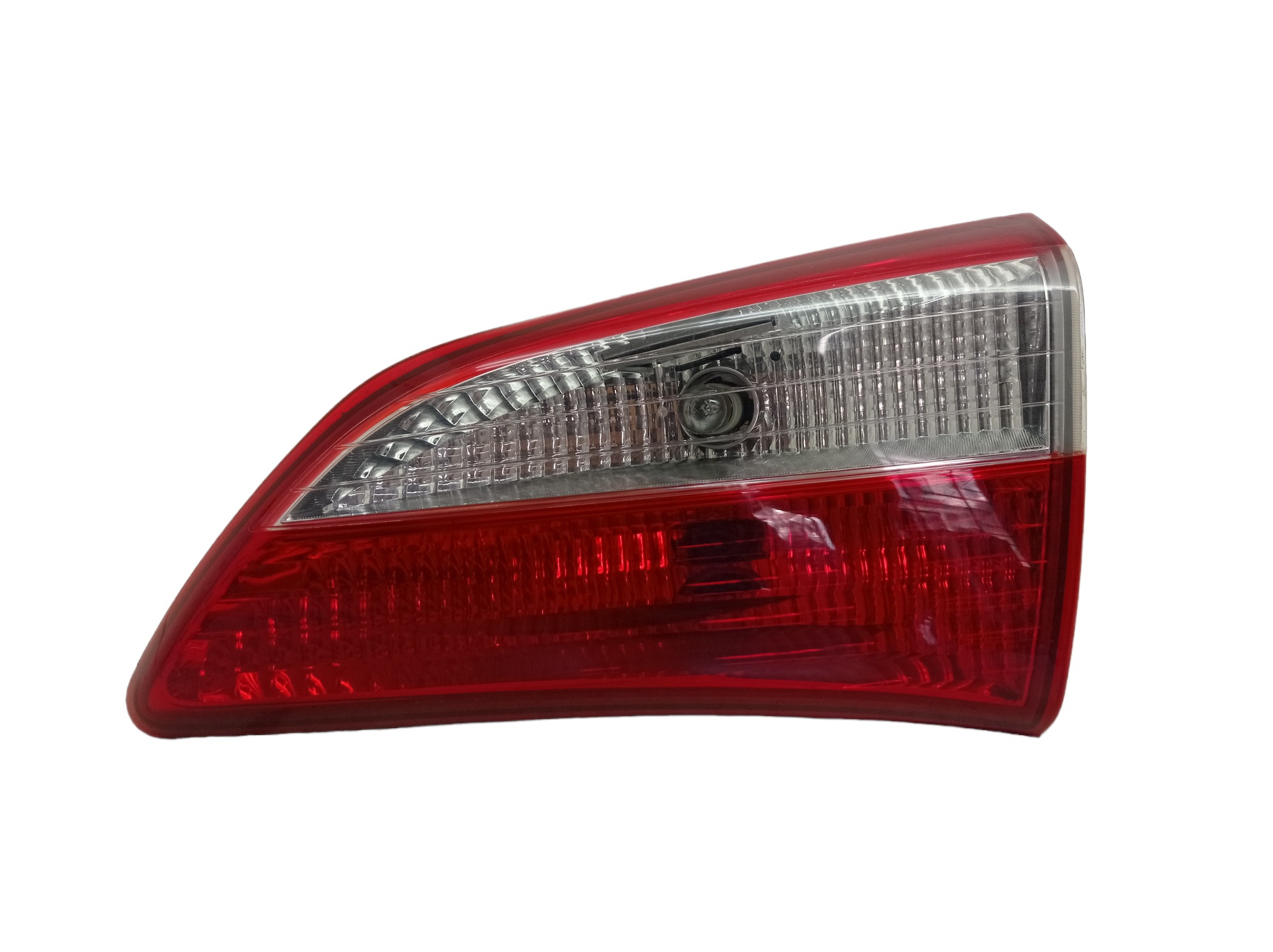 Lanterna Tampa Traseira Direita Hyundai Hb20 2015 – Direito – Vermelho 1