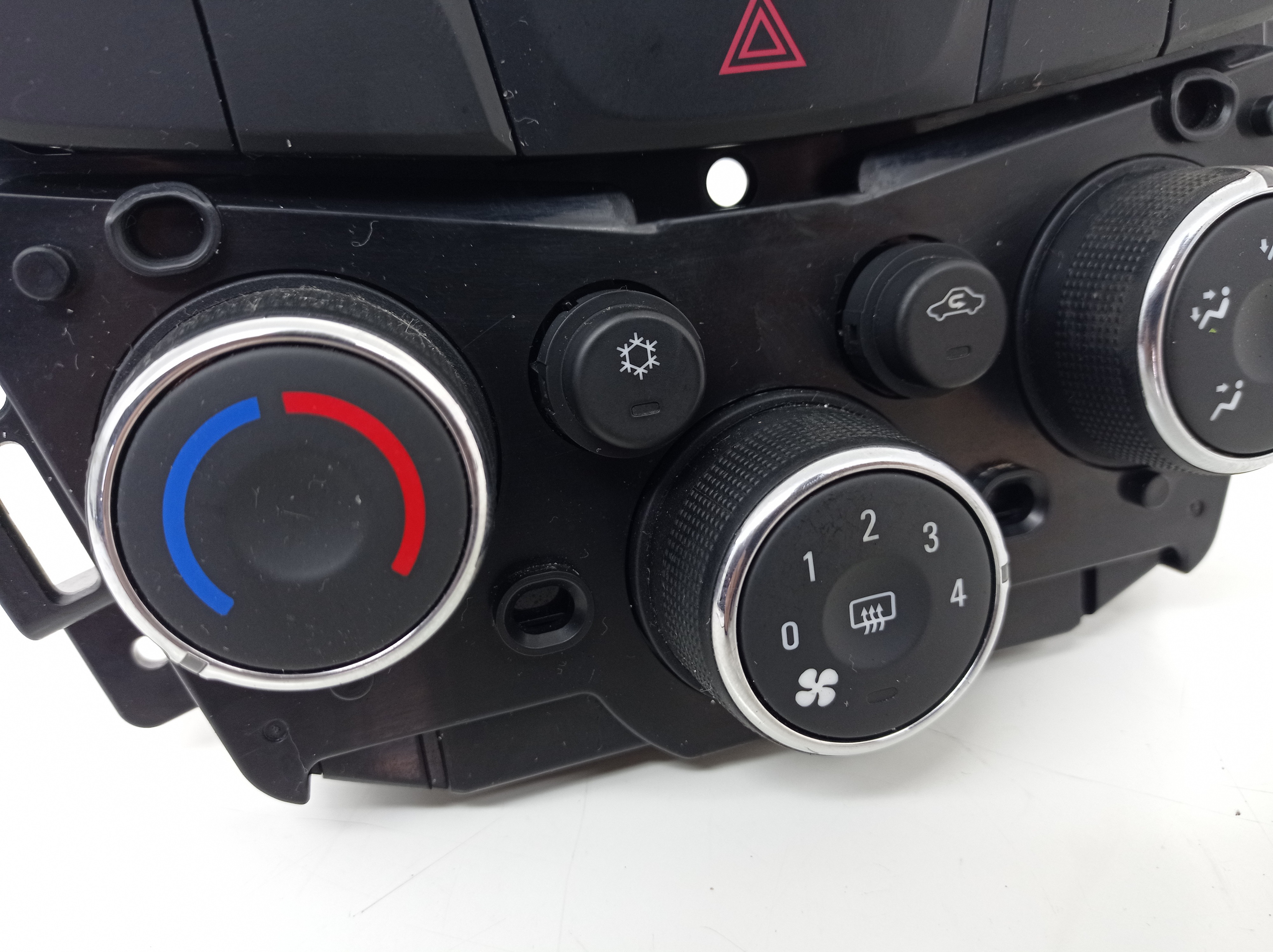 Controle De Ar Chevrolet Tracker 2017 5