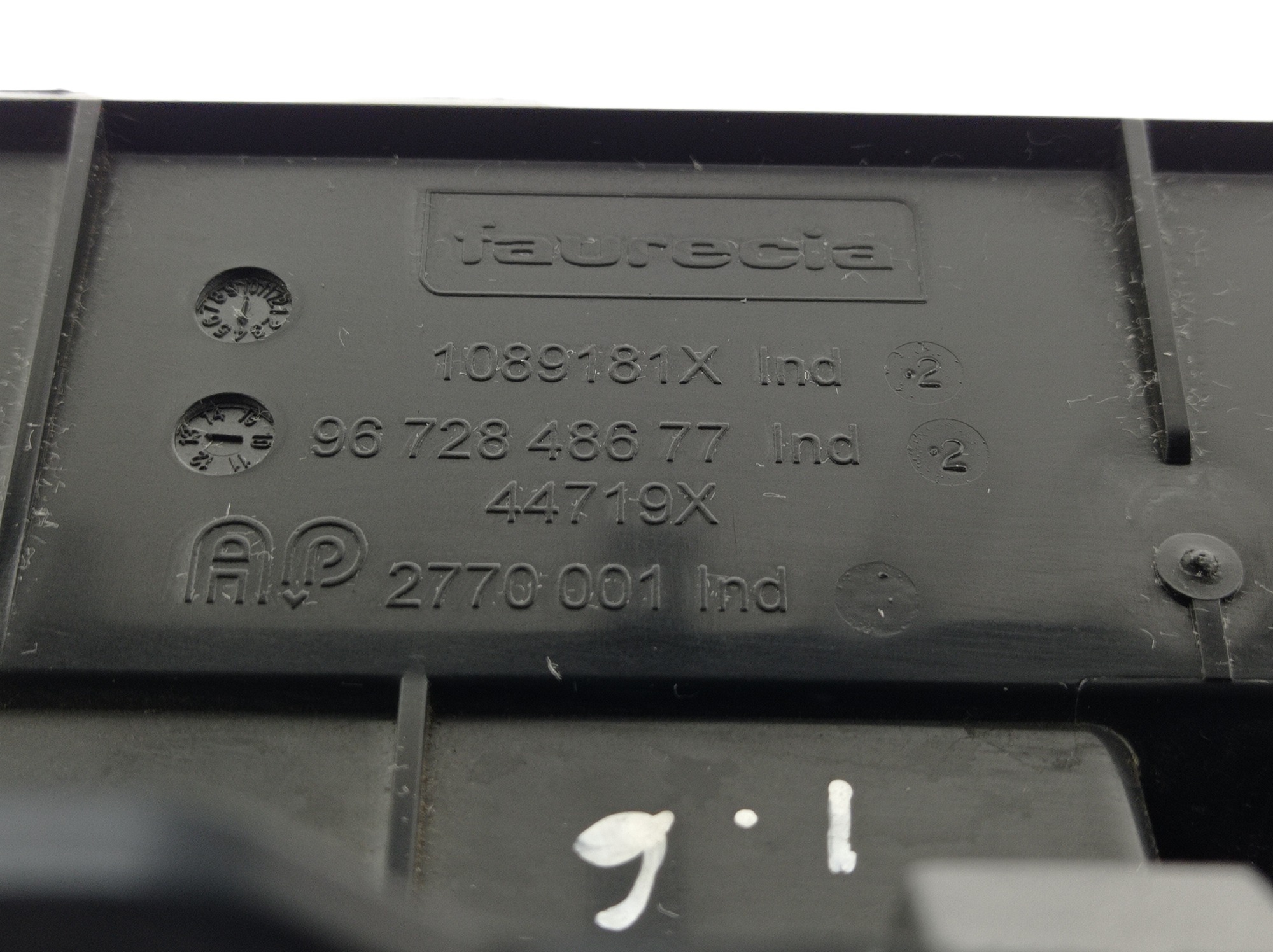 Acabamento Central Painel Com Difusor De Ar Peugeot 208 2016 98011169zd 8