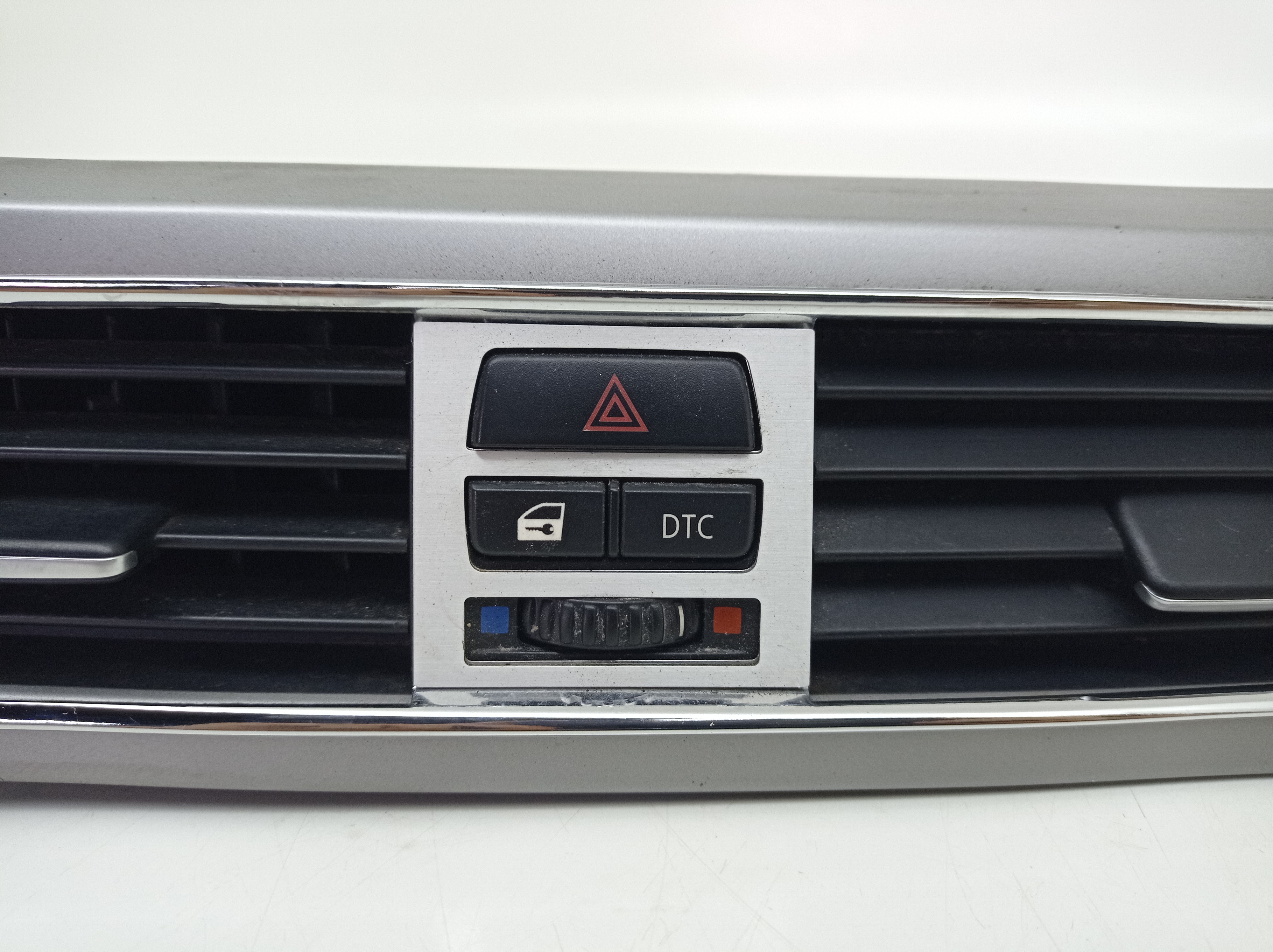 Moldura Central Com Difusores Bmw 325i 2008 6