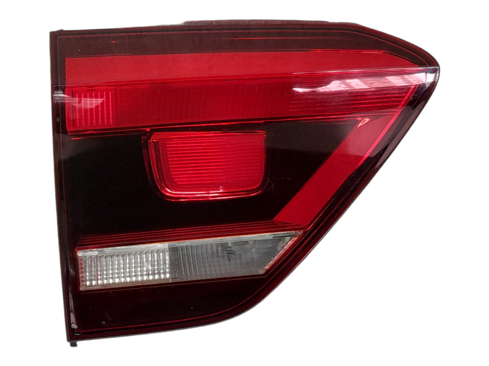 Lanterna Esquerda Tampa Traseira Volkswagen Fox Connect 2019 Esquerdo Vermelho 1