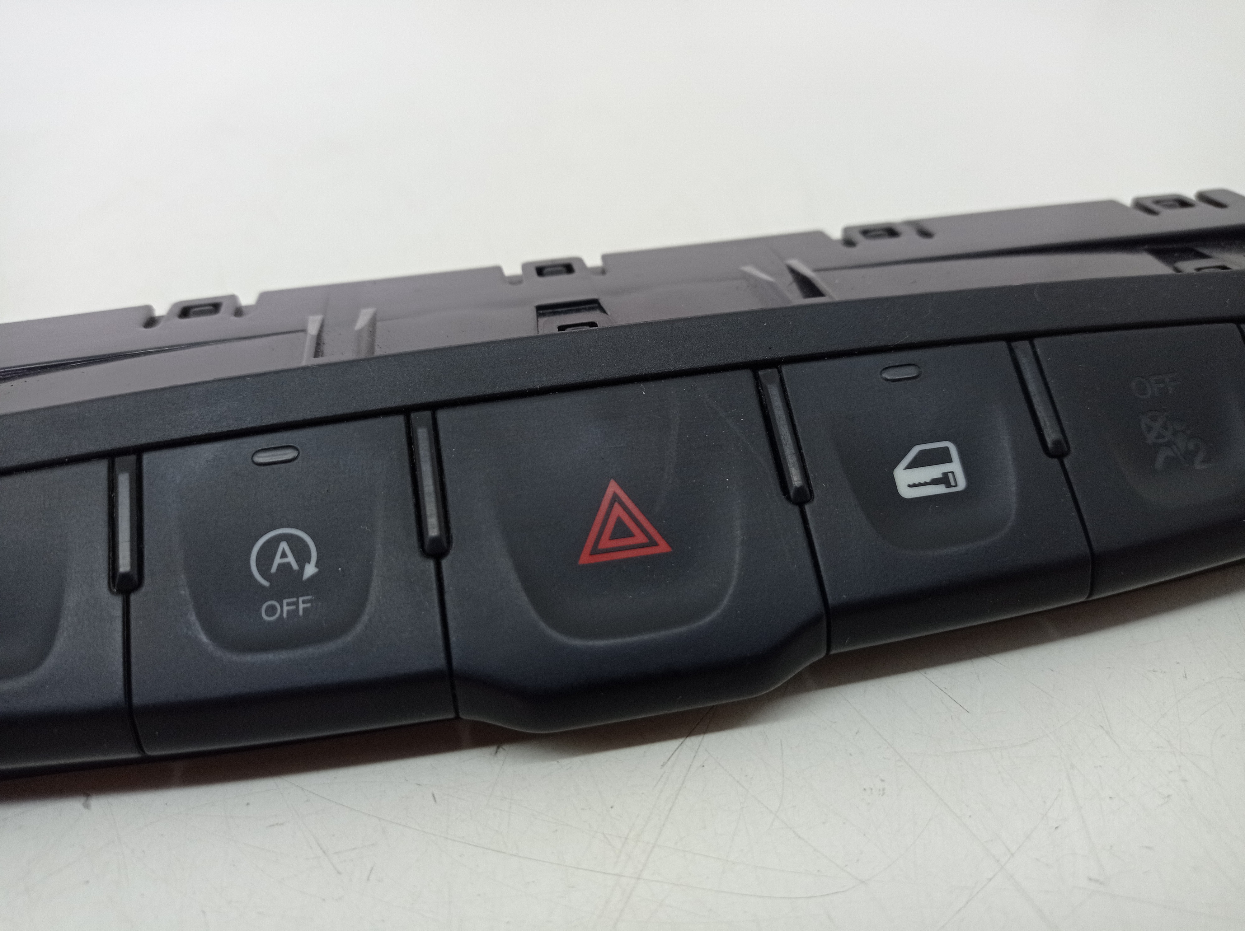 Botao Pisca Alerta Fiat Argo 2018  – Preto 4