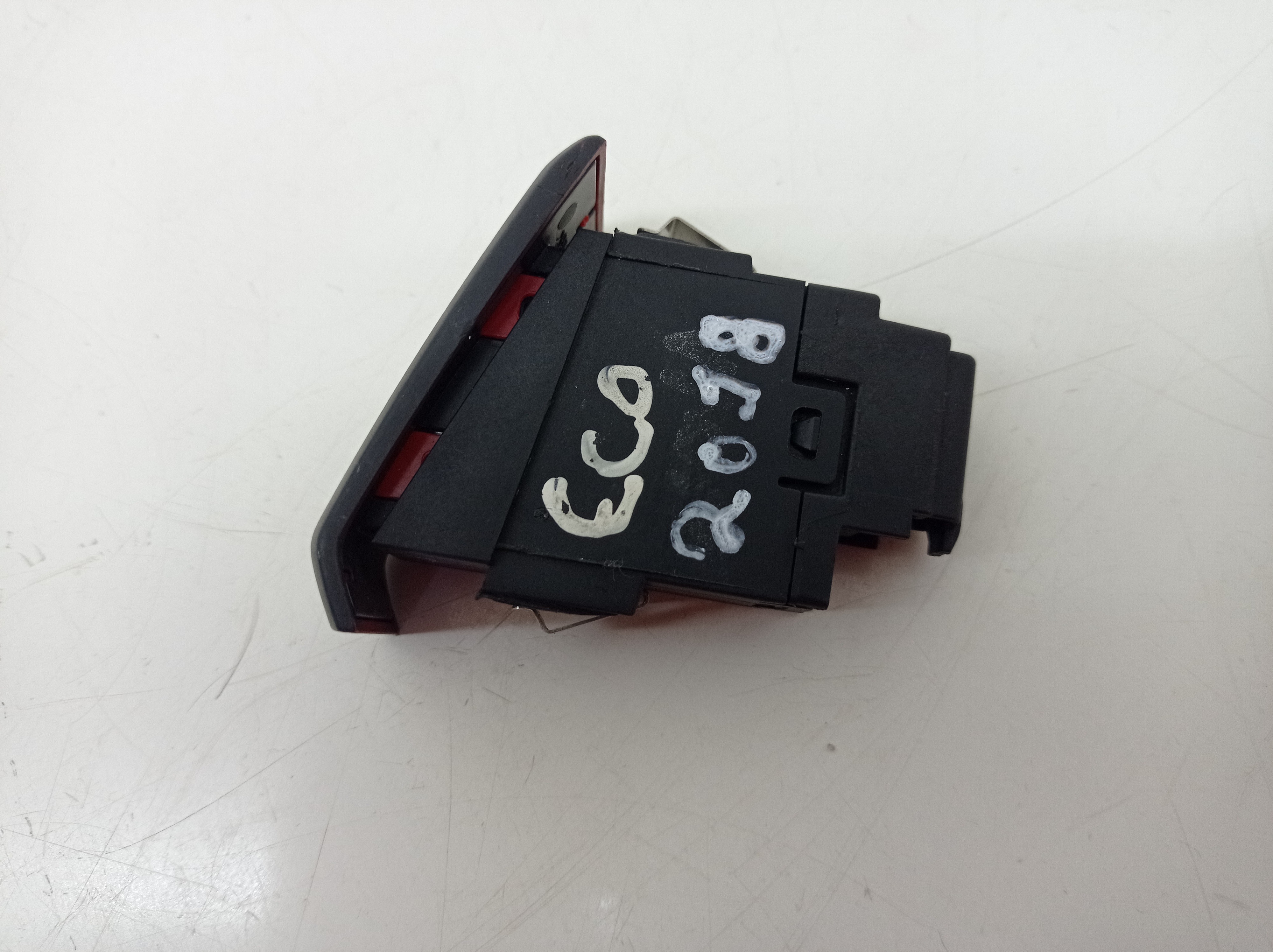 Botao Pisca Alerta Ford Ecosport 2018  Preto 4